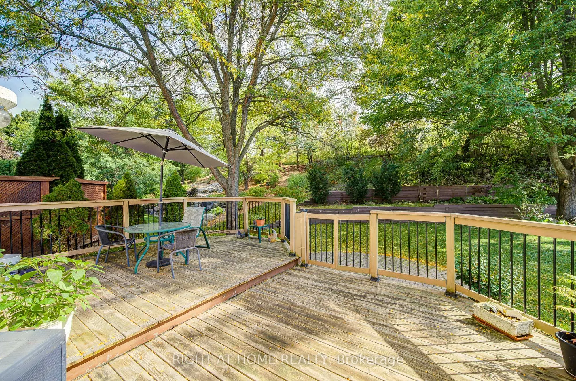 128 Carlyle Crescent