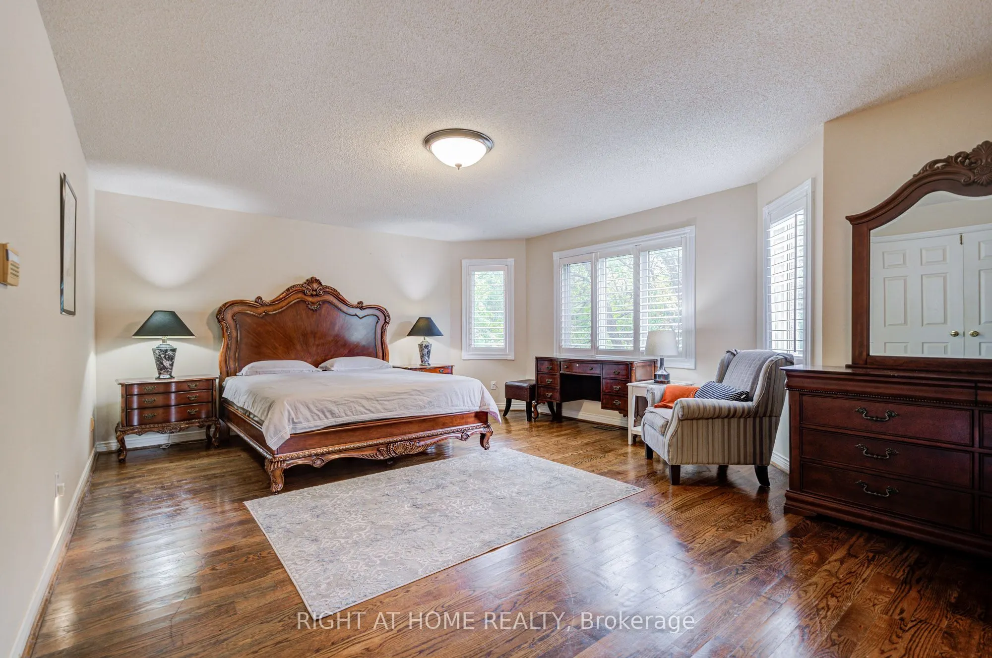 128 Carlyle Crescent