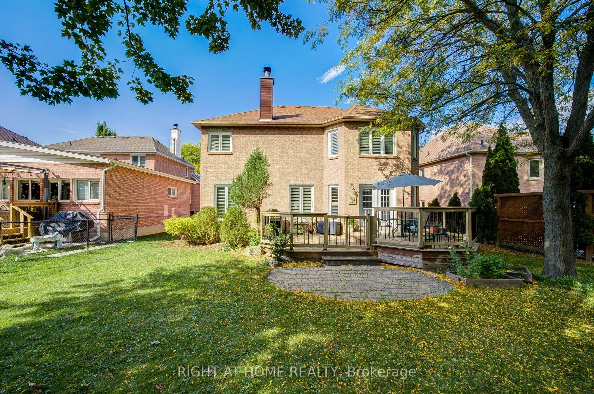 128 Carlyle Crescent