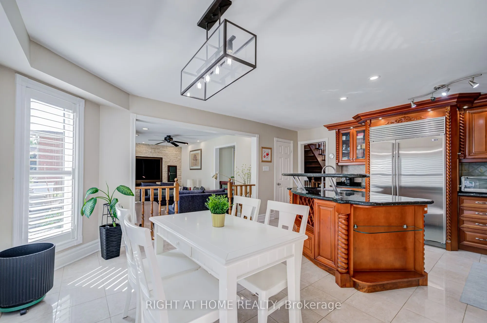 128 Carlyle Crescent