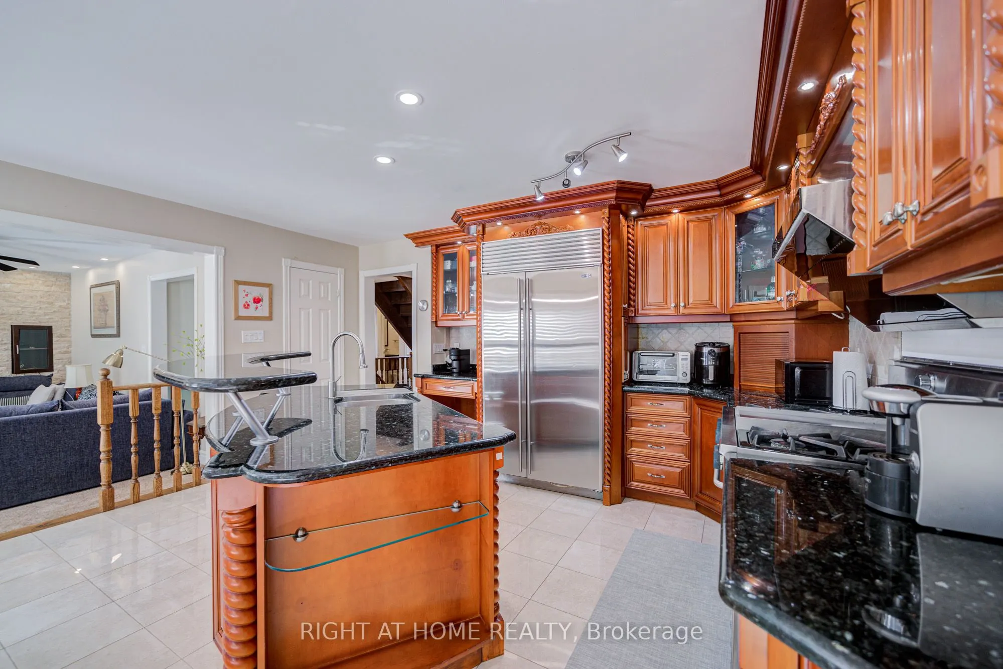 128 Carlyle Crescent
