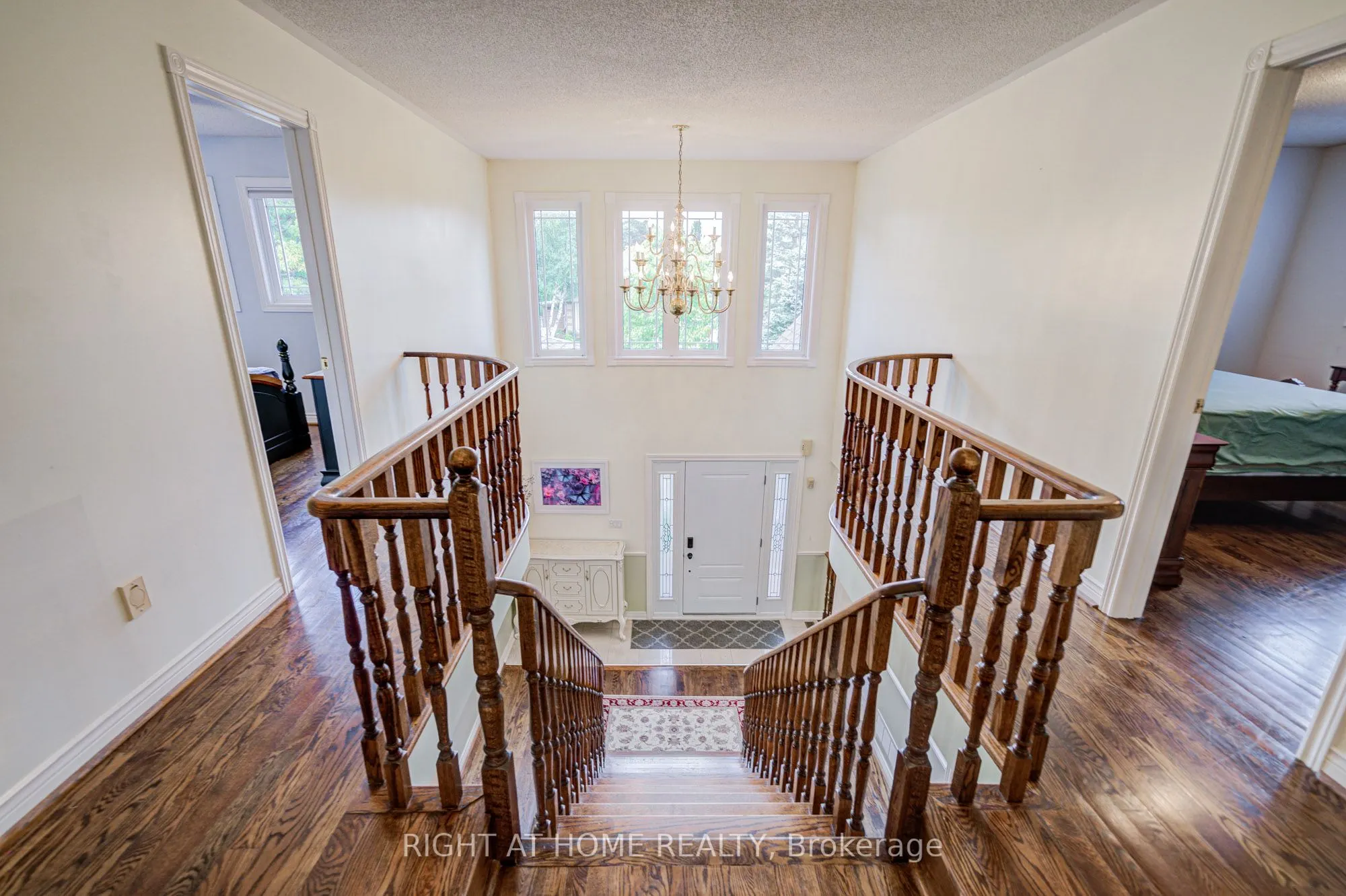 128 Carlyle Crescent