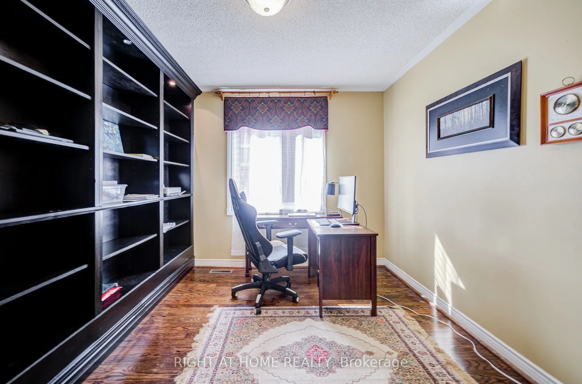 128 Carlyle Crescent