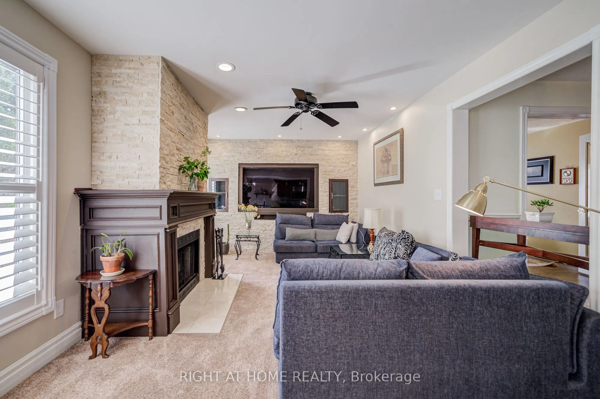 128 Carlyle Crescent