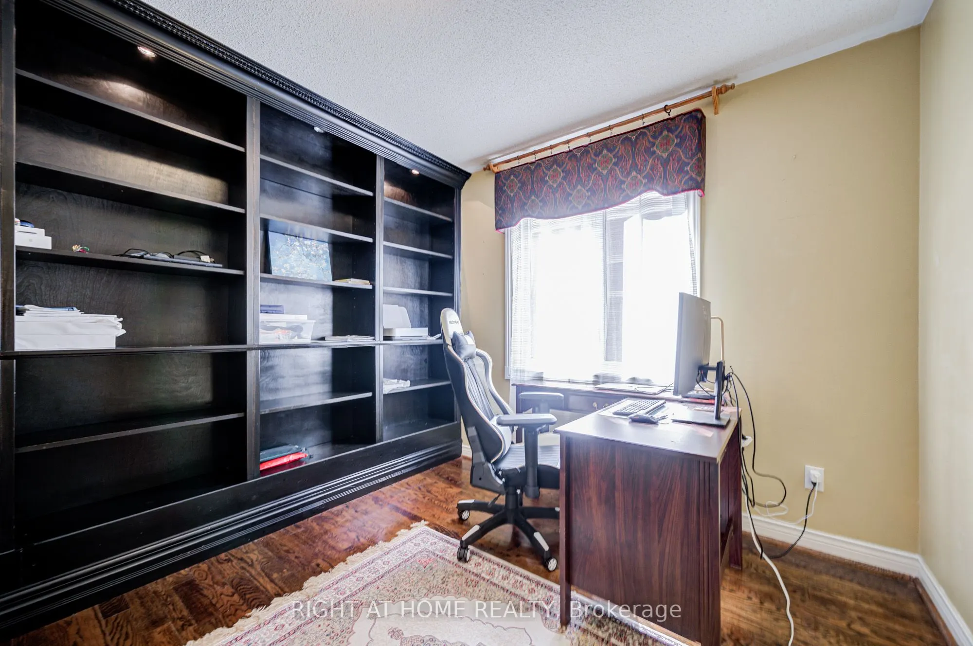 128 Carlyle Crescent