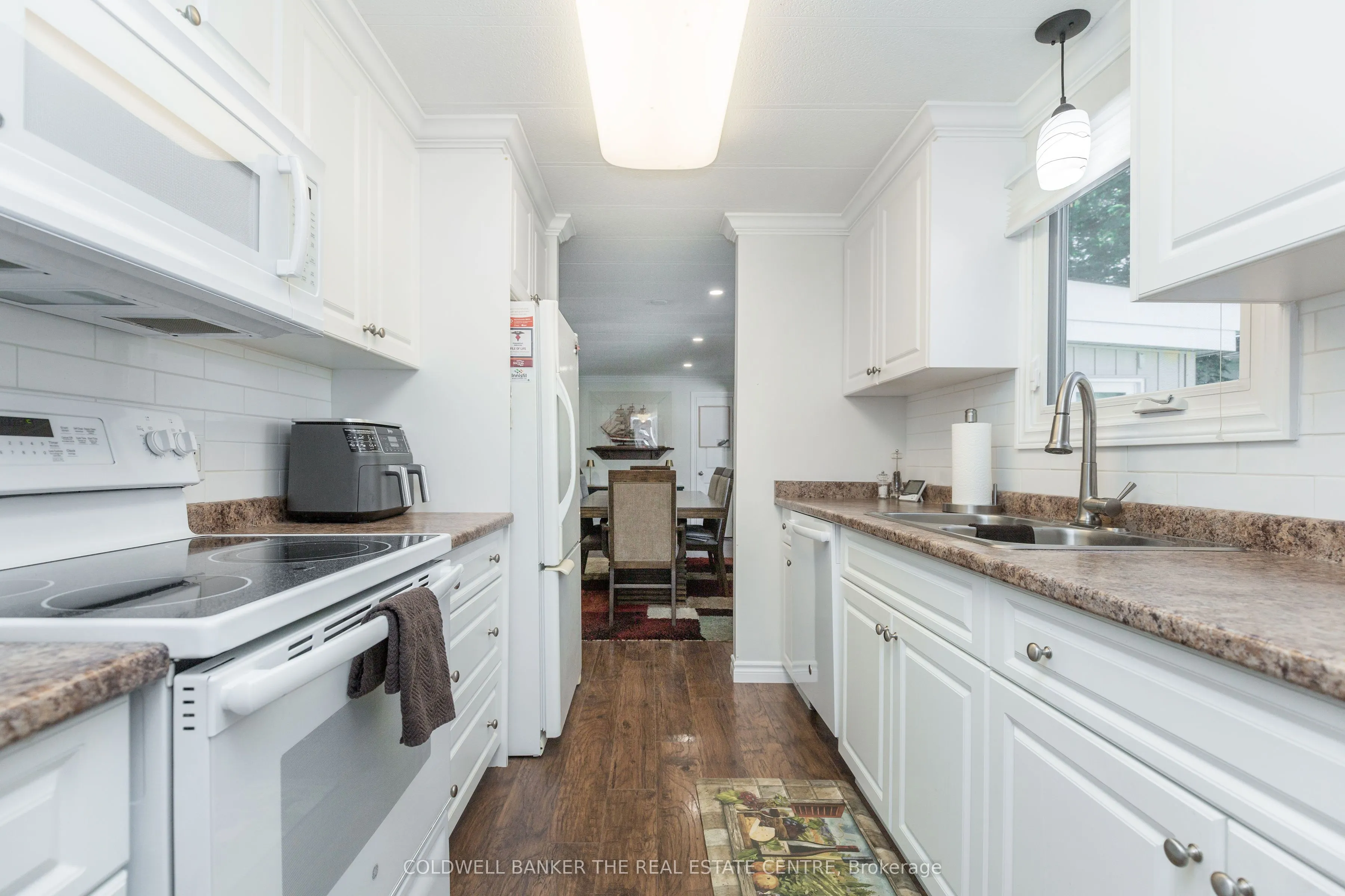 18 Broadway Avenue