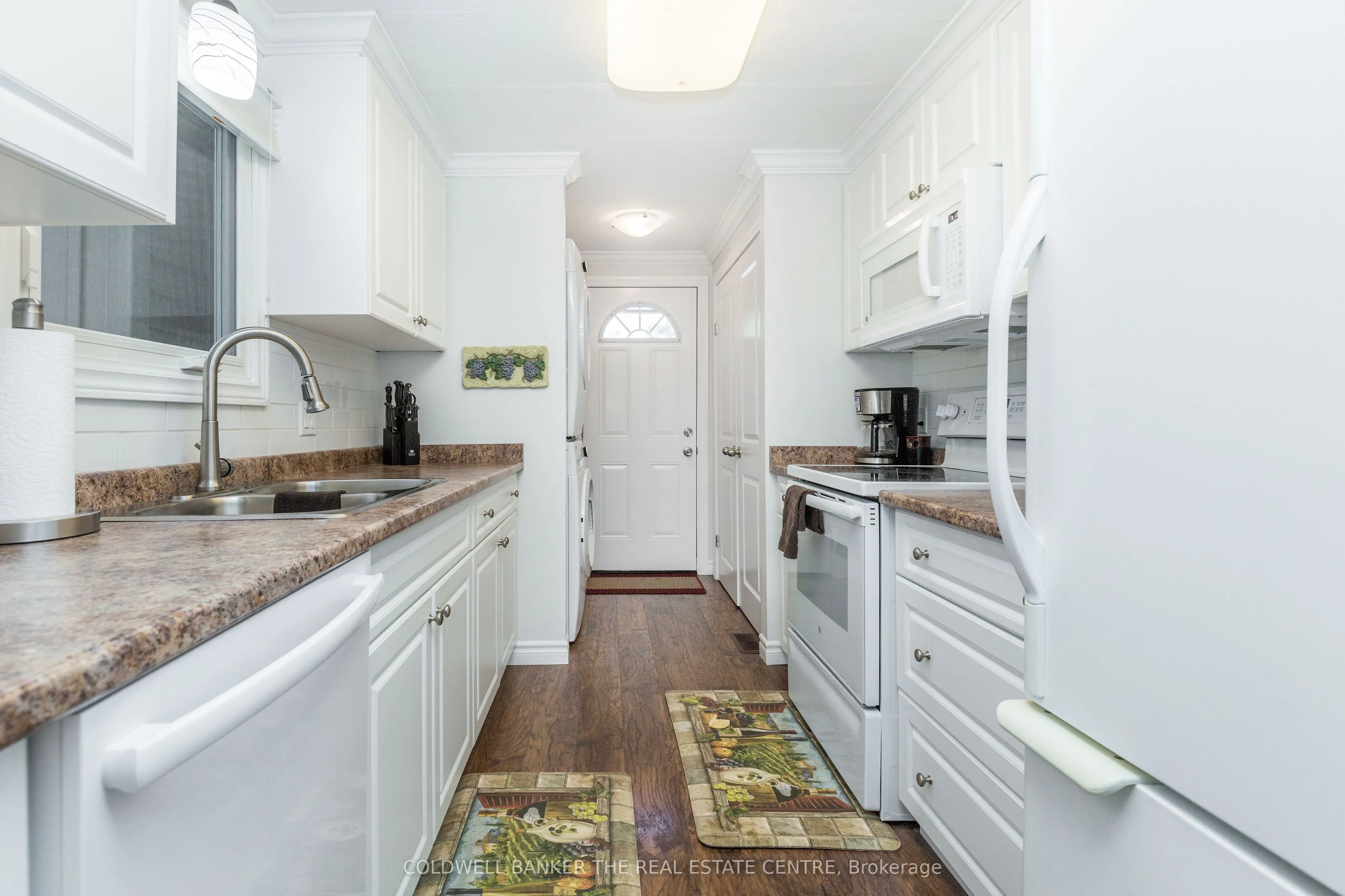18 Broadway Avenue