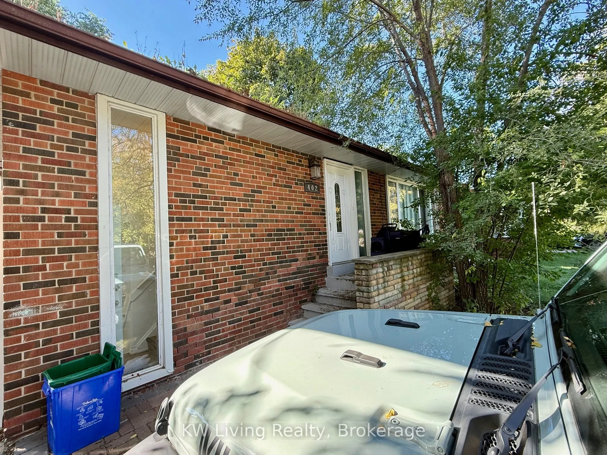 402 Fernleigh Cir Street