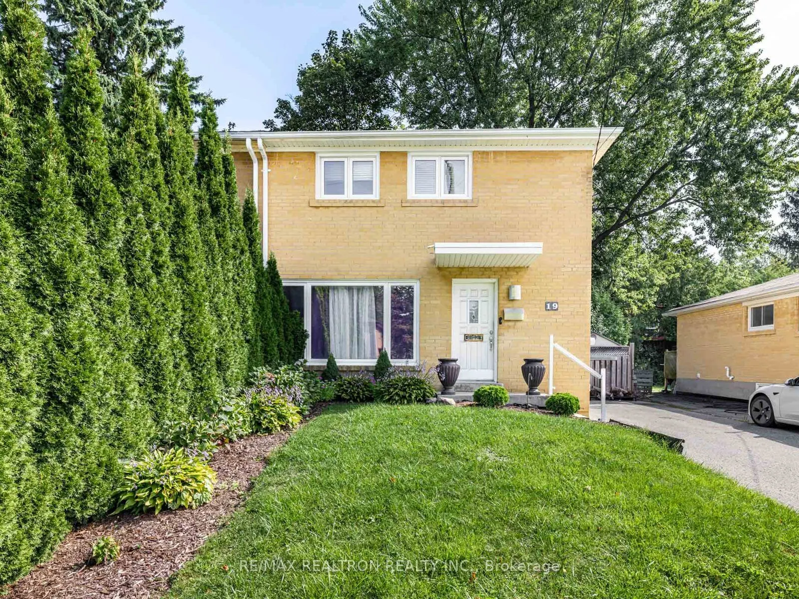 19 Davis Road