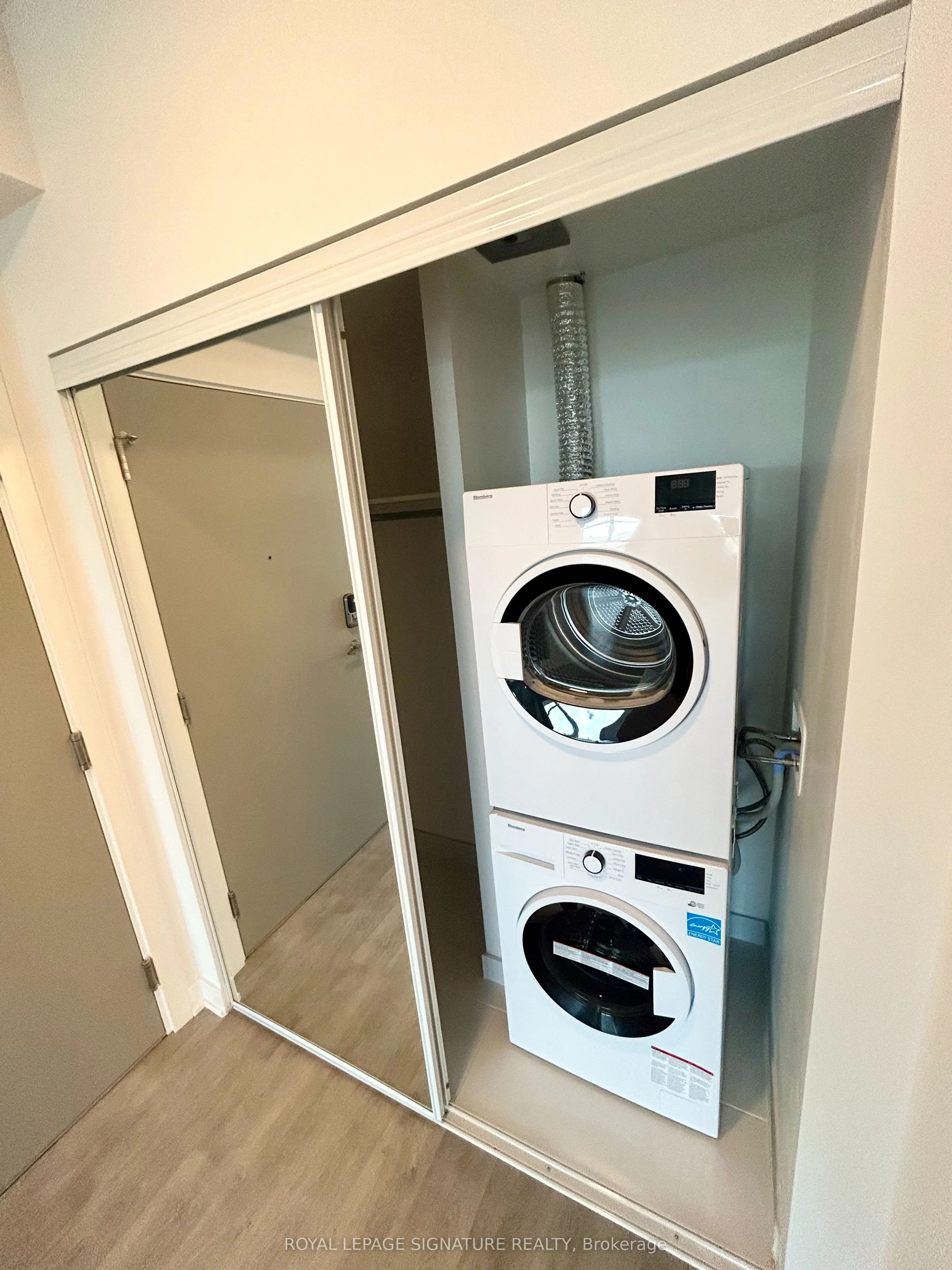 30 Upper Mall Way, #2401