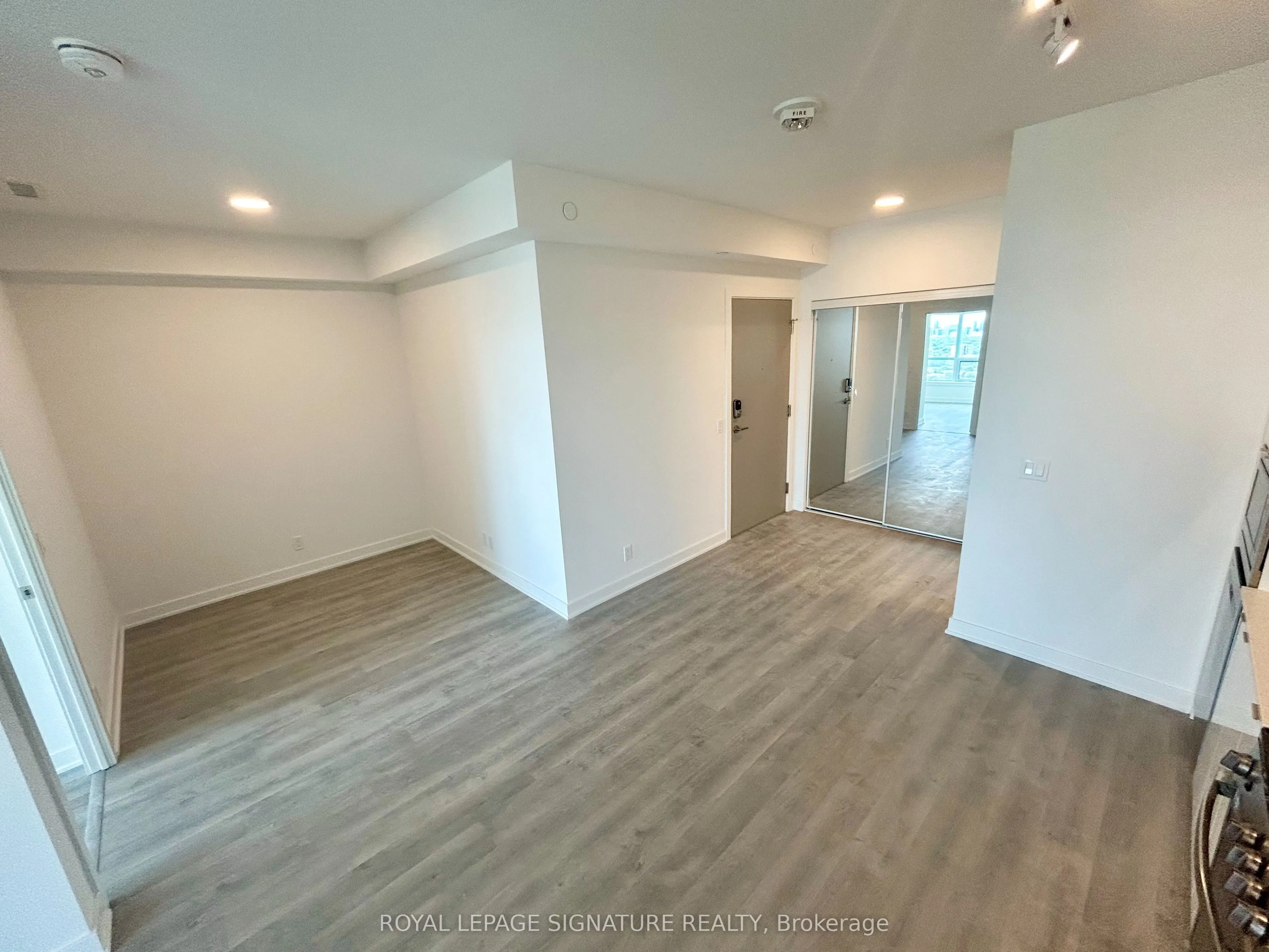 30 Upper Mall Way, #2401