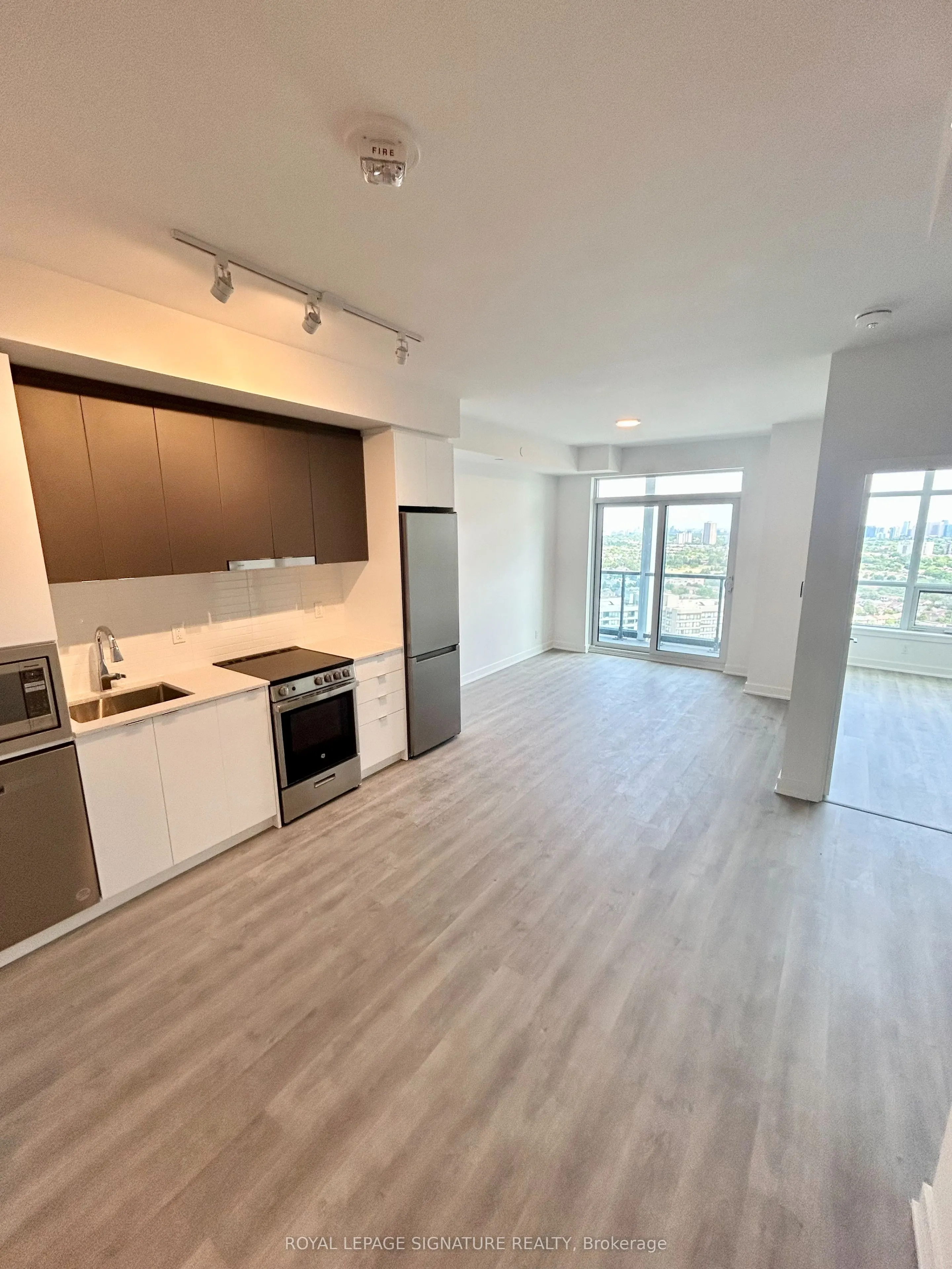30 Upper Mall Way, #2401