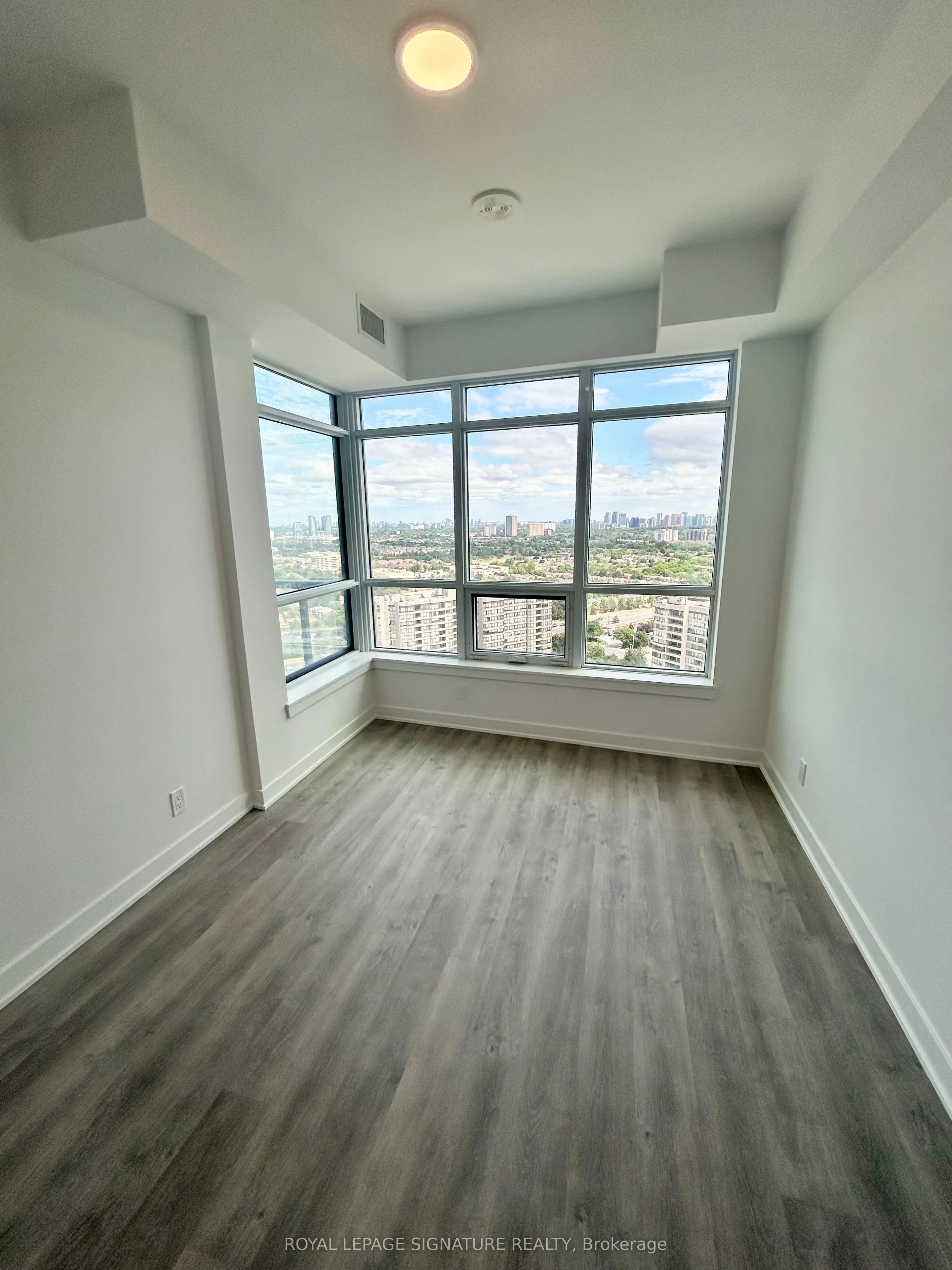 30 Upper Mall Way, #2401