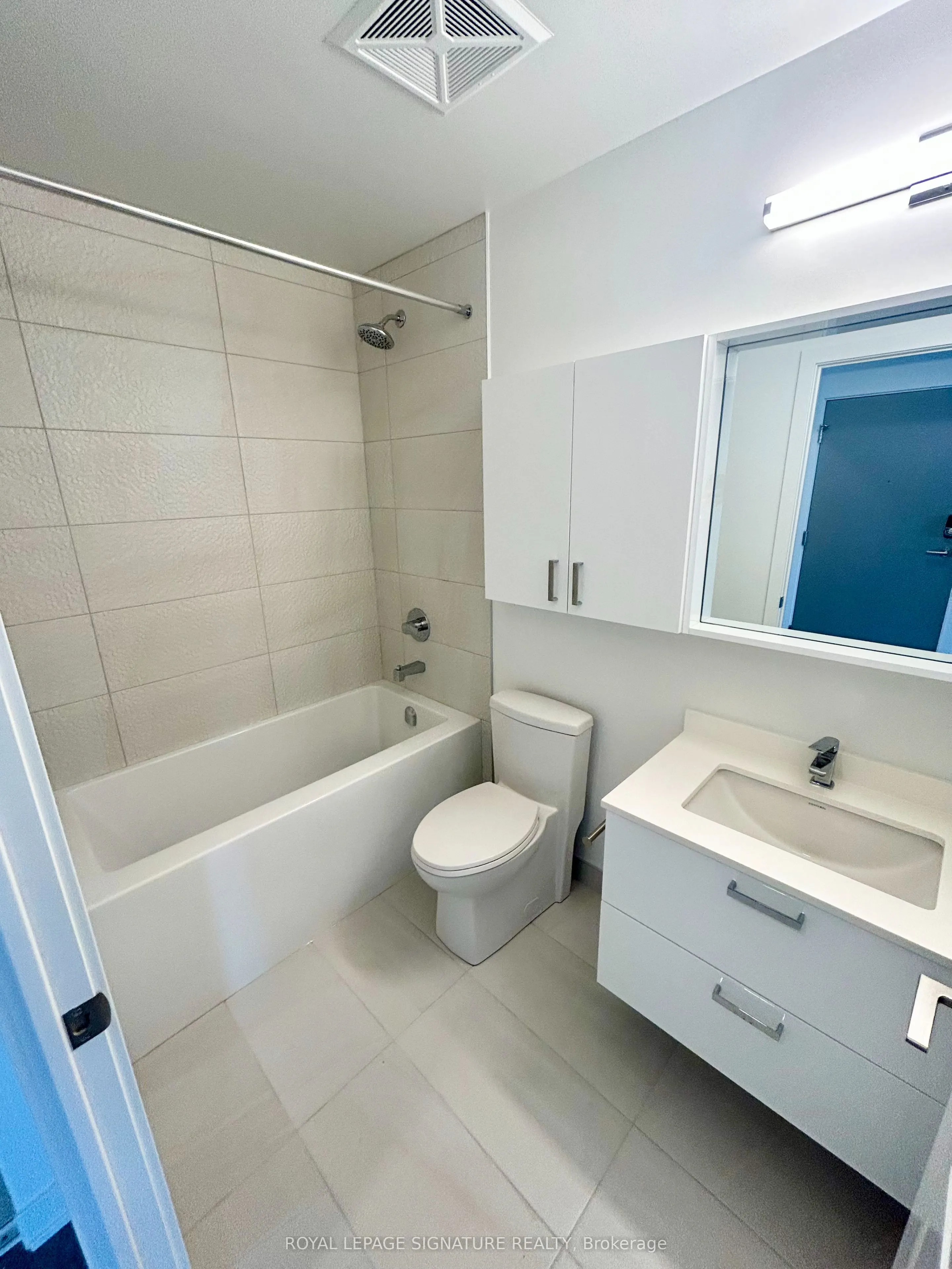 30 Upper Mall Way, #2401