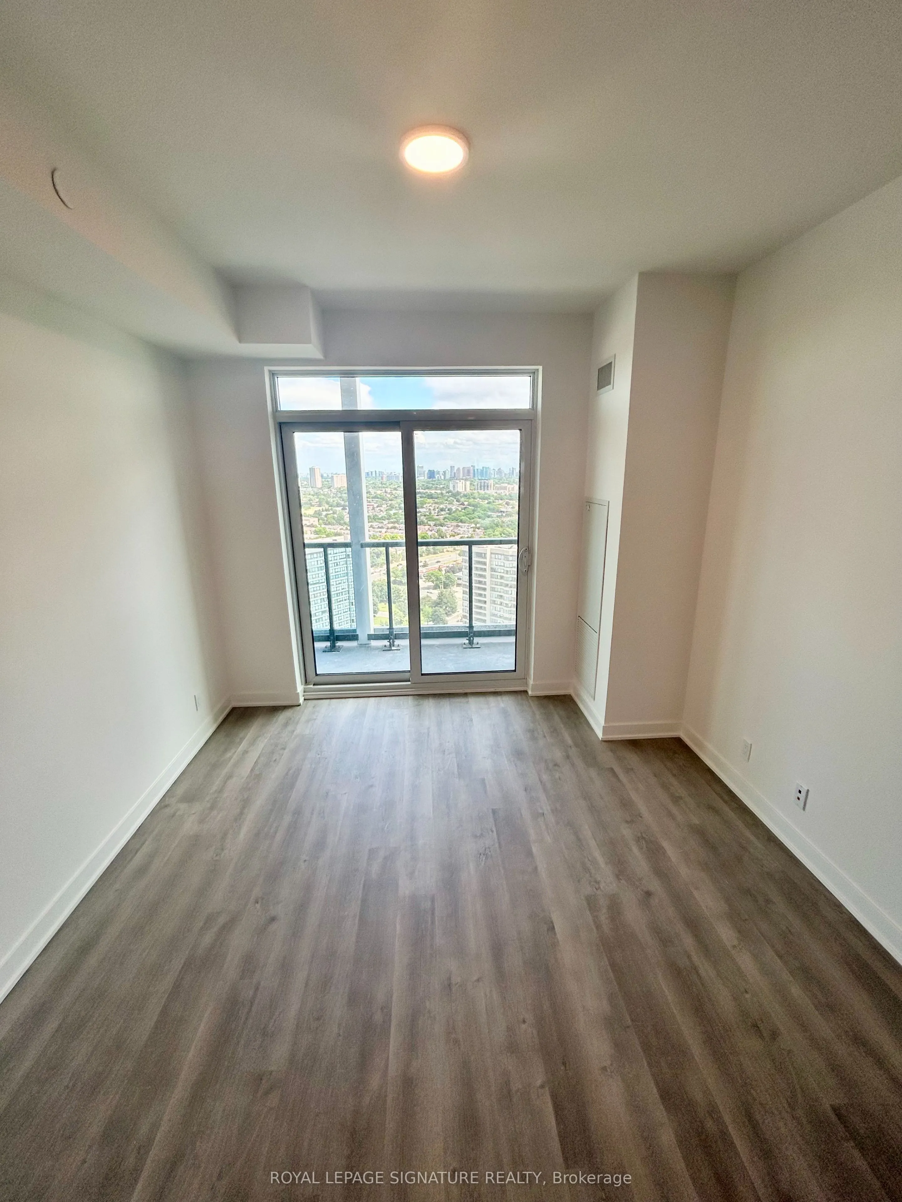30 Upper Mall Way, #2401