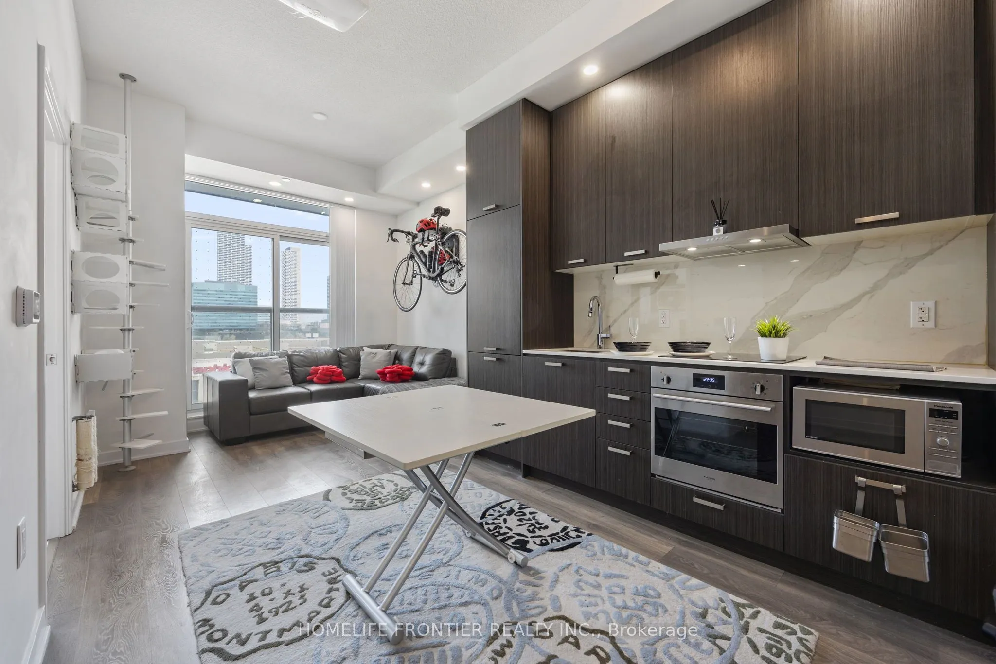 10 Honeycrisp Crescent E, #520