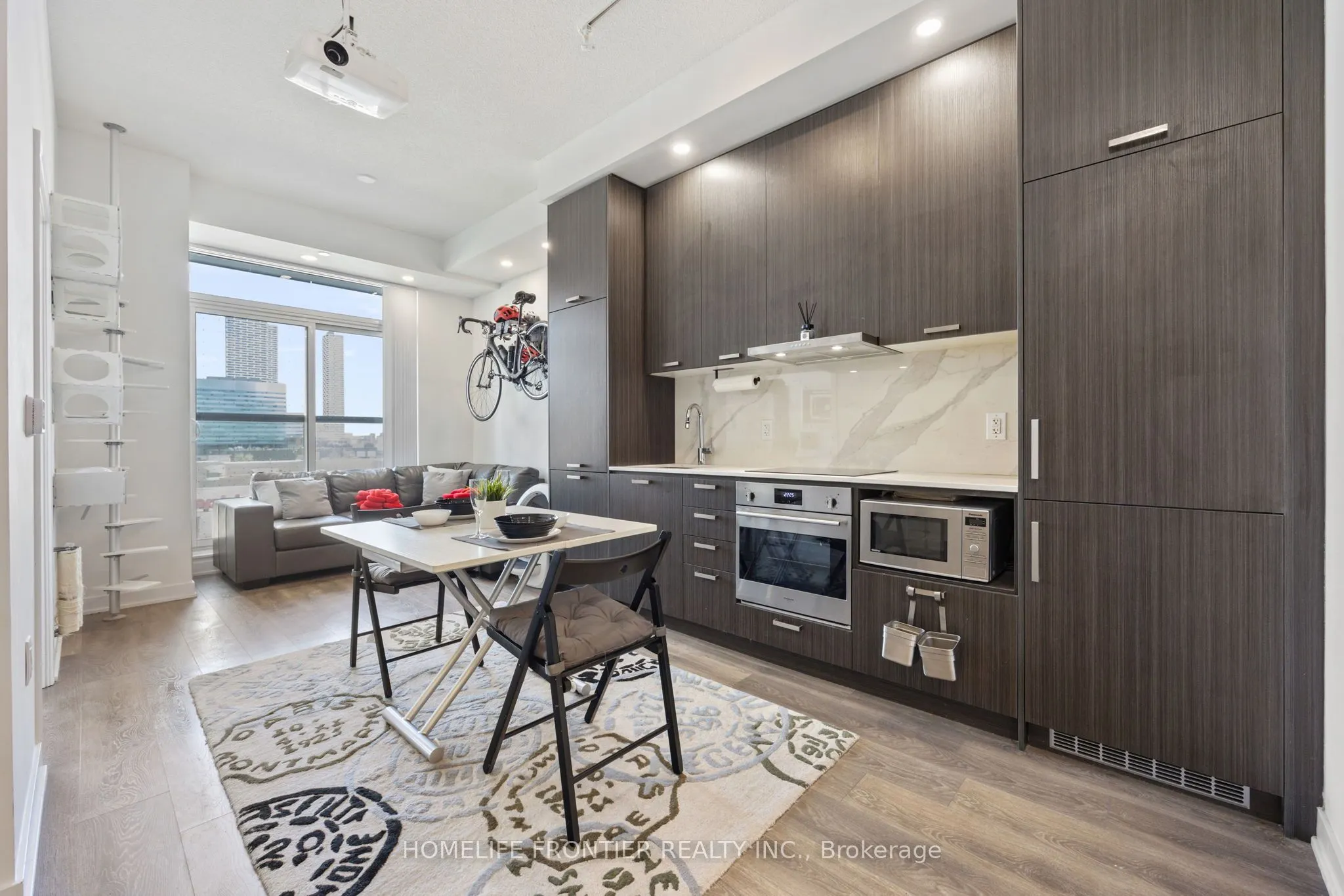 10 Honeycrisp Crescent E, #520