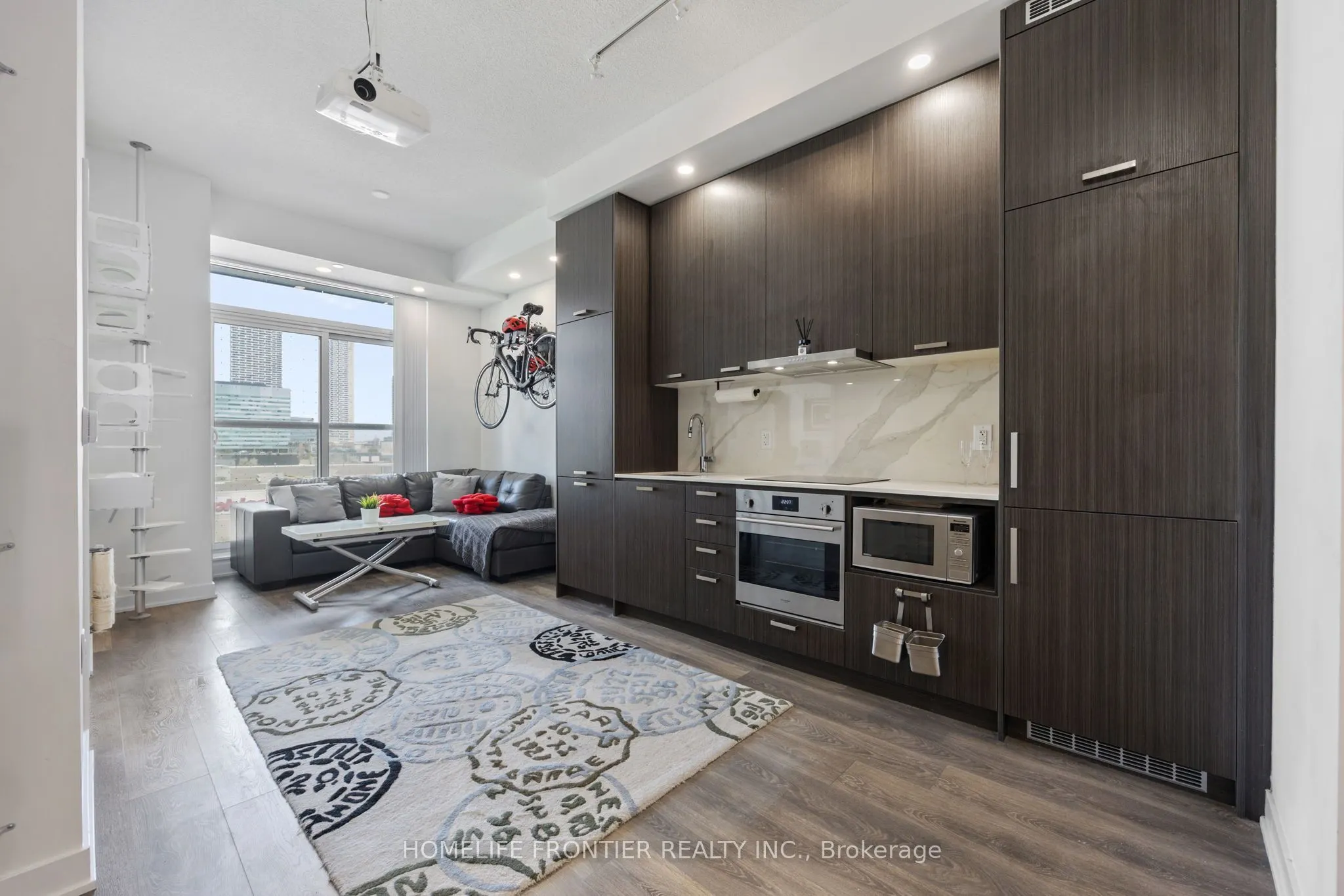 10 Honeycrisp Crescent E, #520