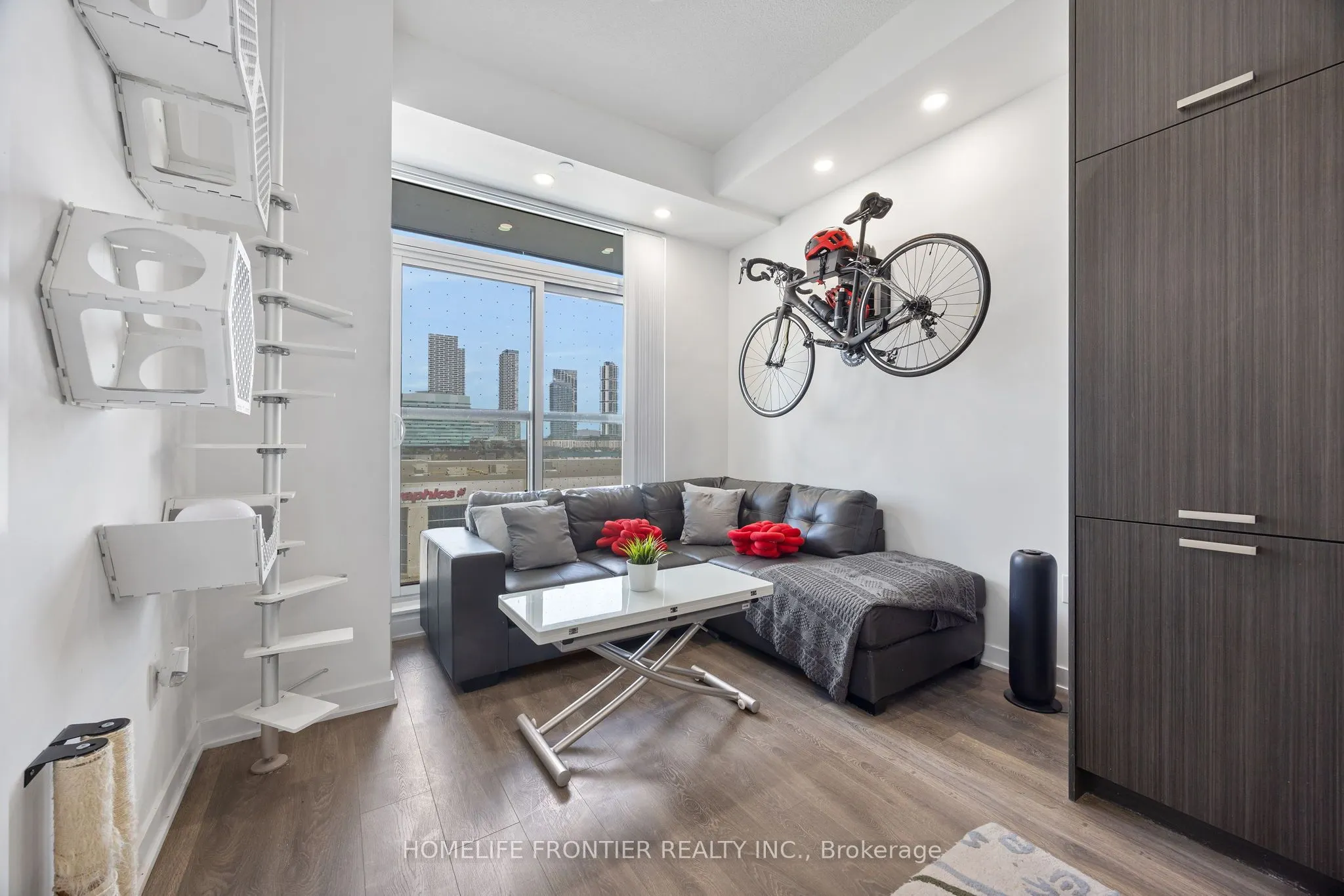 10 Honeycrisp Crescent E, #520