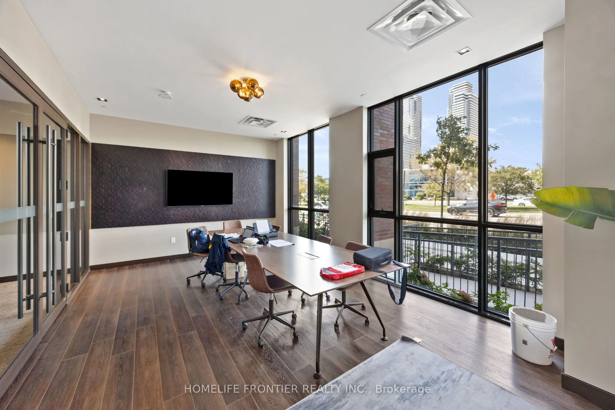 10 Honeycrisp Crescent E, #520