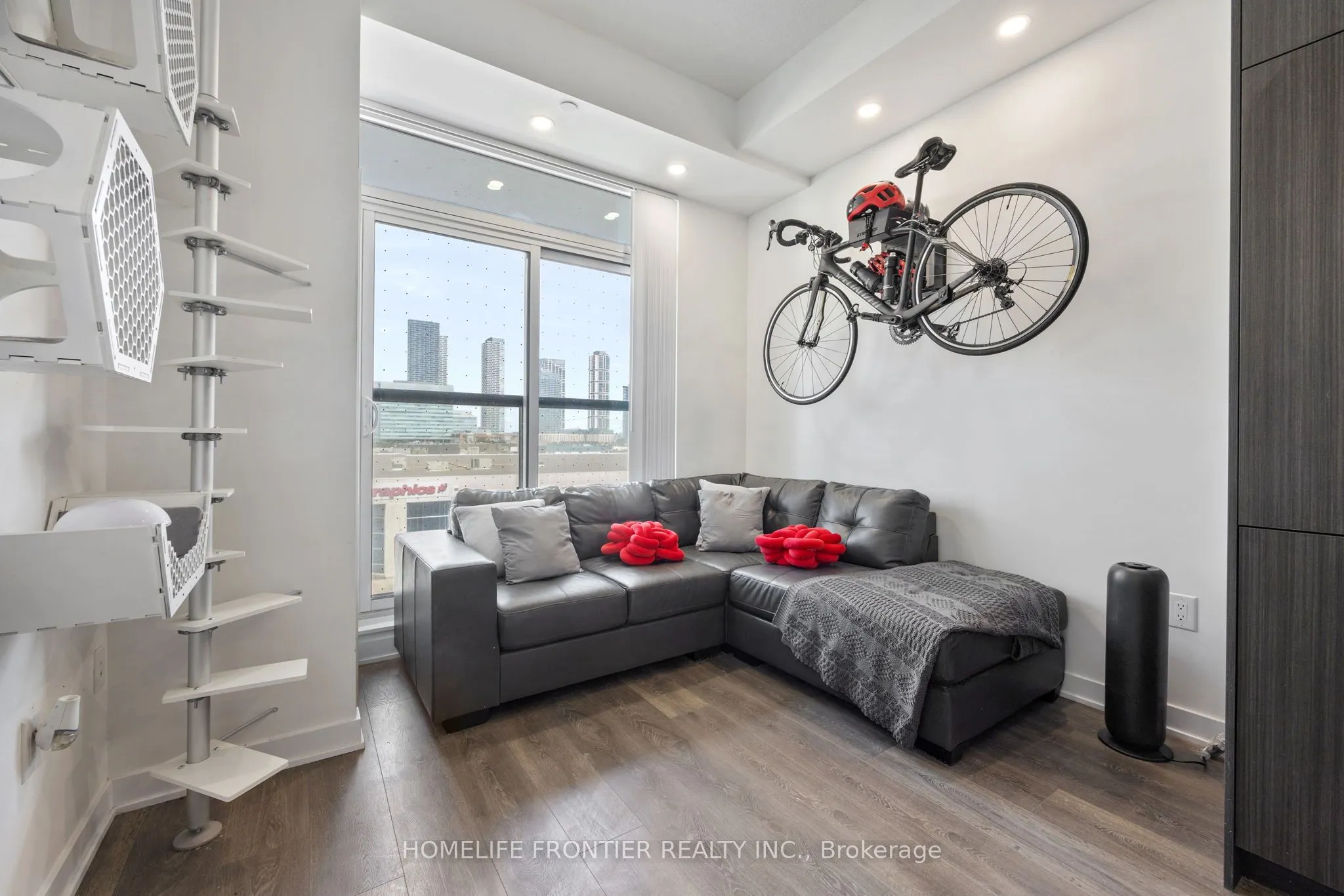 10 Honeycrisp Crescent E, #520