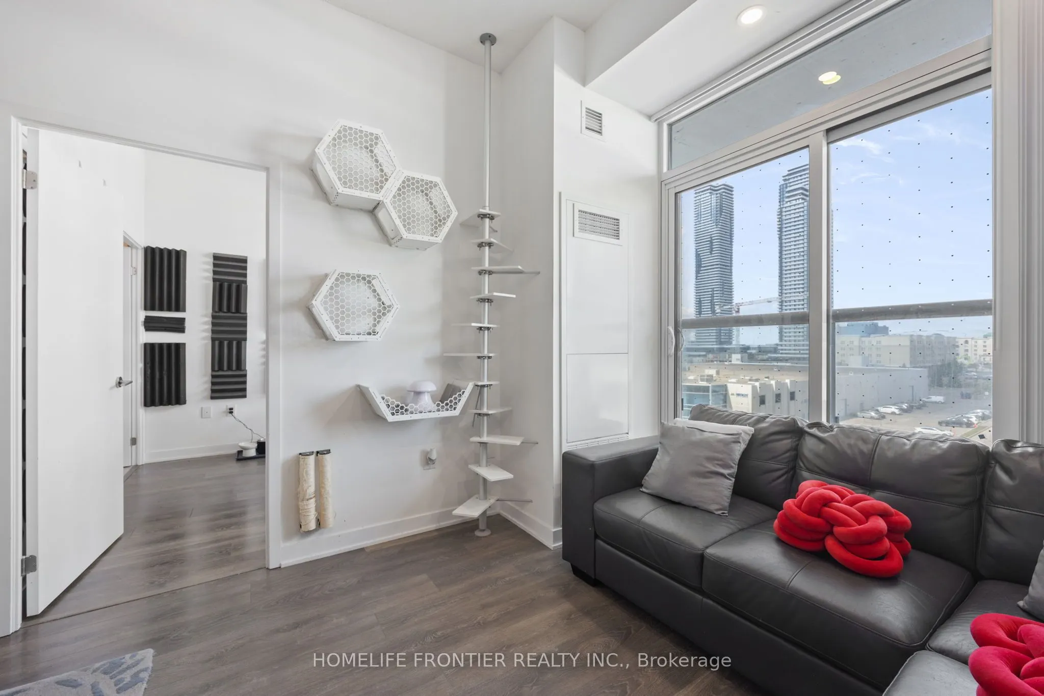 10 Honeycrisp Crescent E, #520