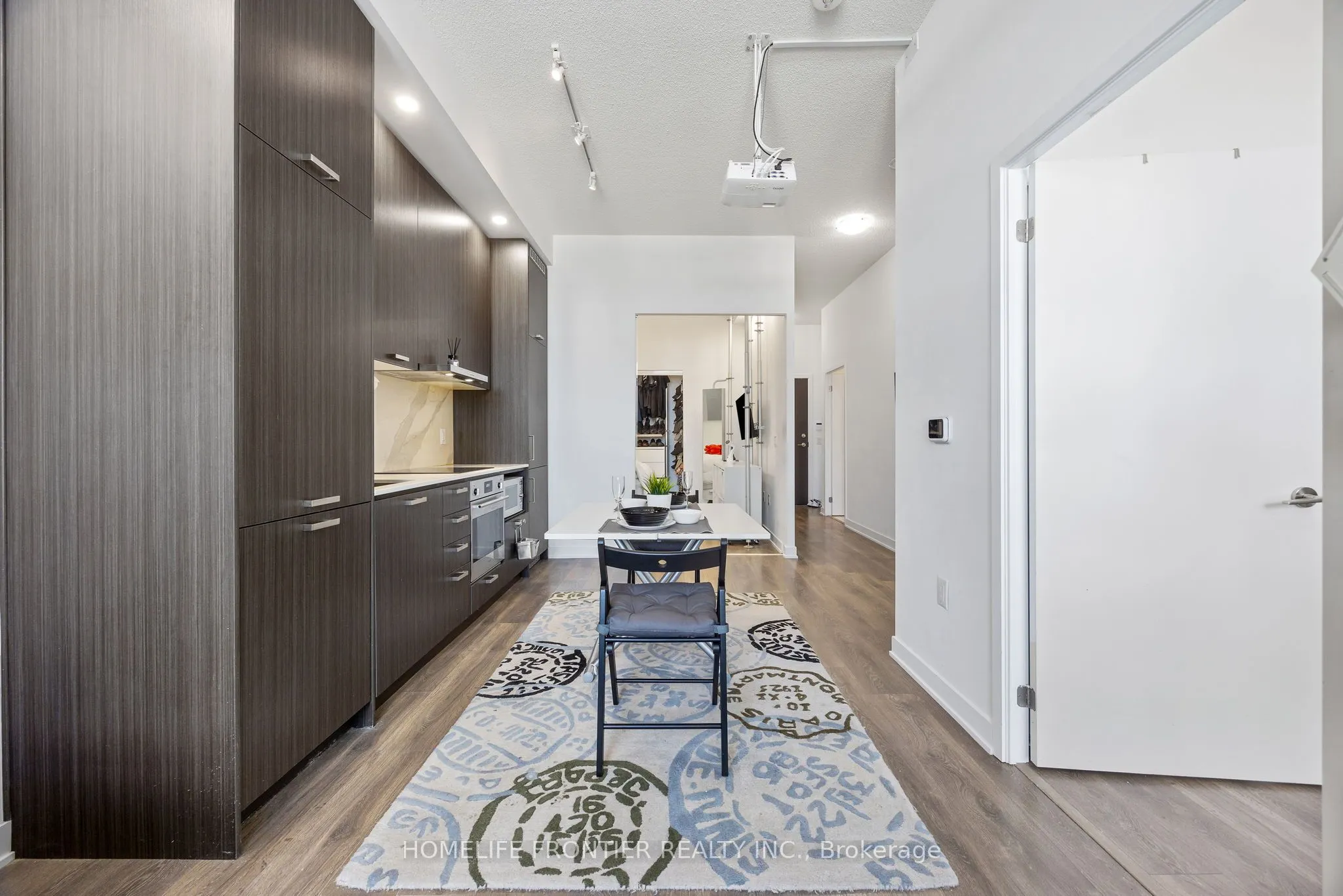 10 Honeycrisp Crescent E, #520