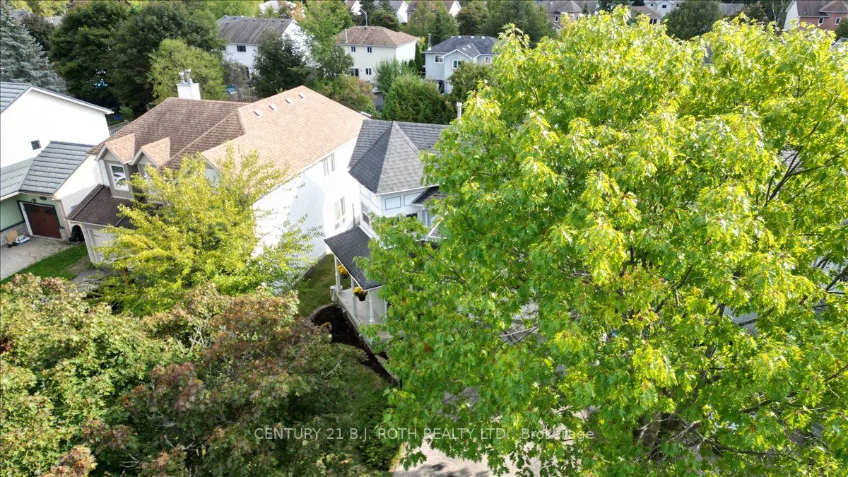 995 LINDEN Street