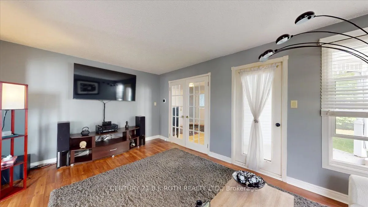 995 LINDEN Street