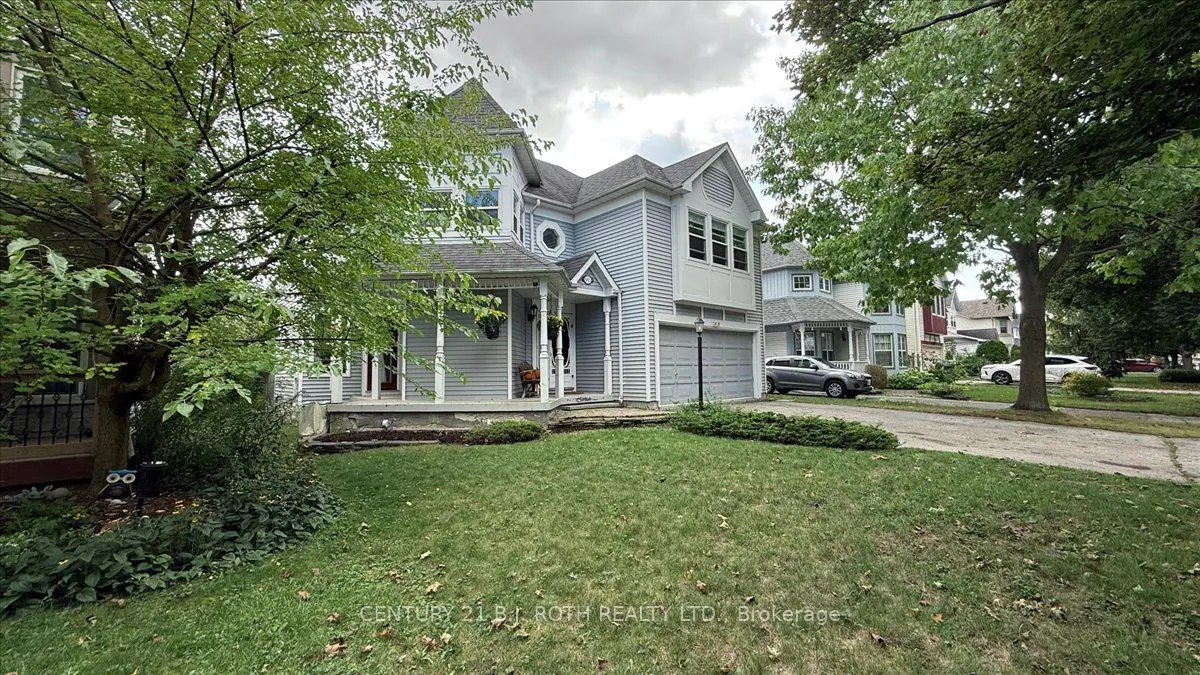 995 LINDEN Street