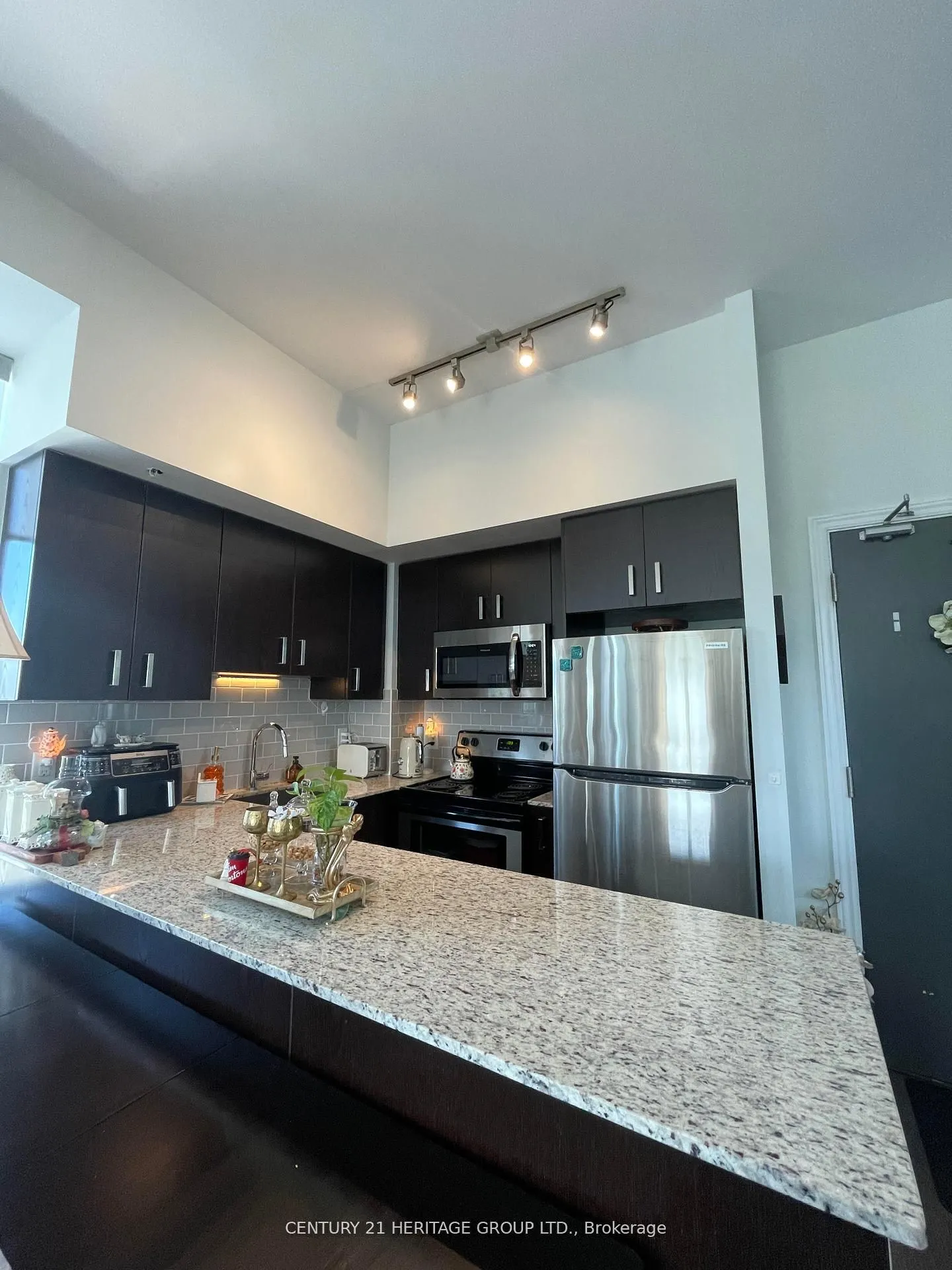 11611 Yonge Street, #PH8