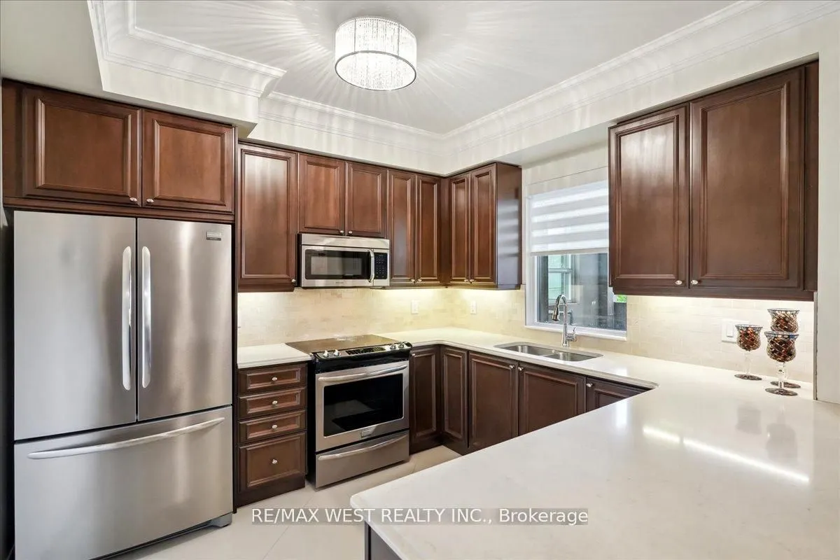 9255 Jane Street, #405