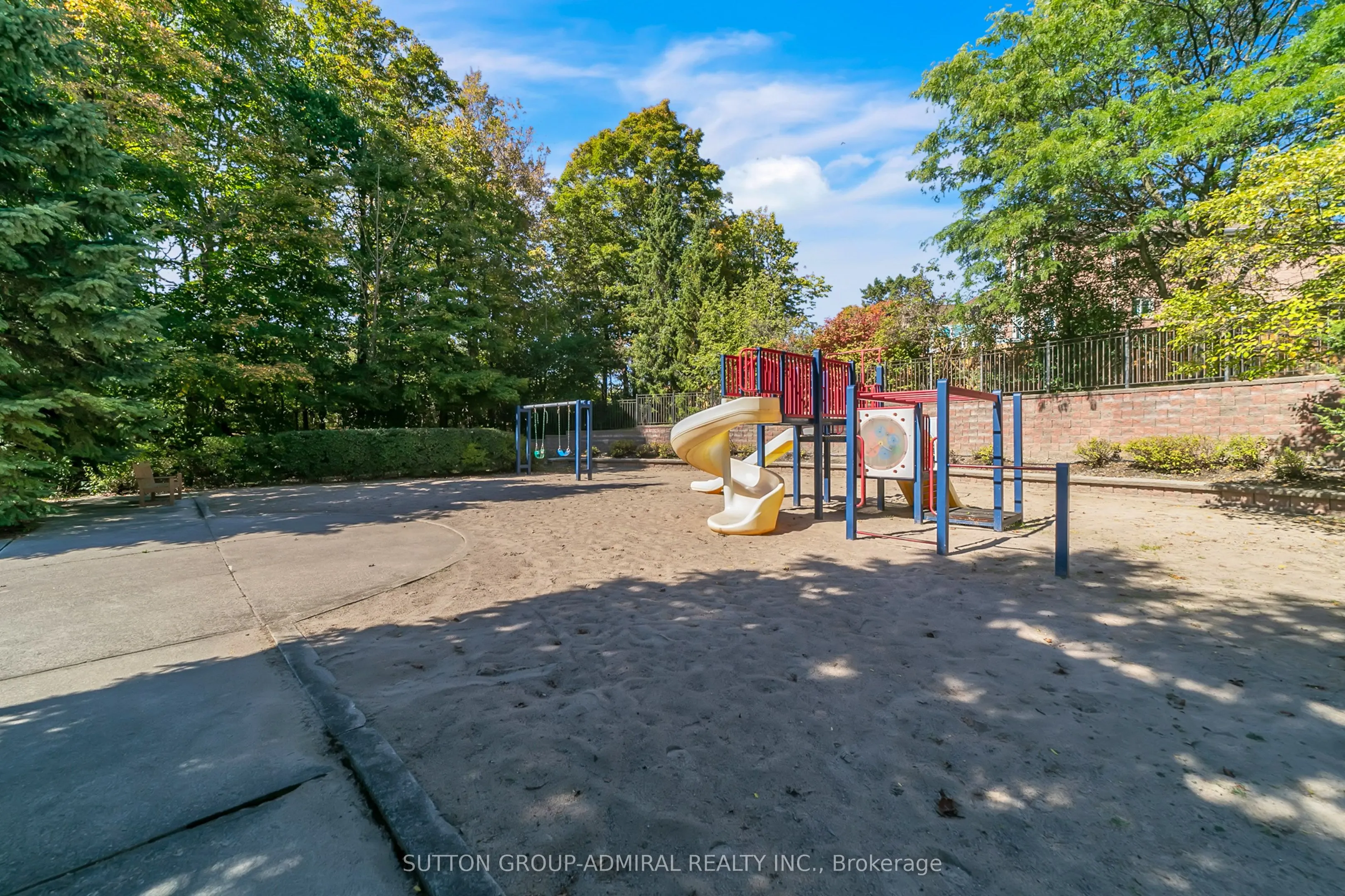 255 Shaftsbury Avenue, #64