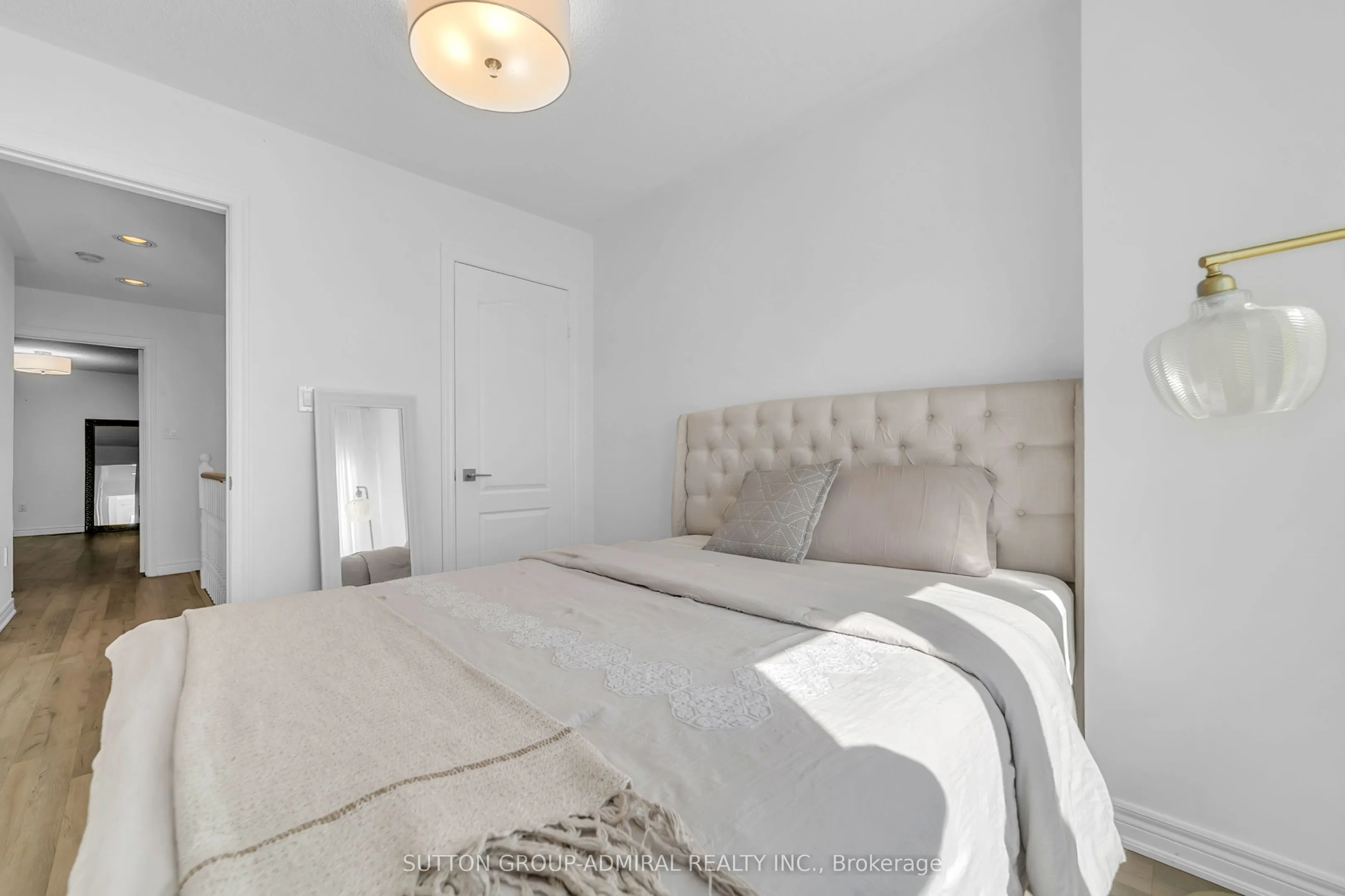 255 Shaftsbury Avenue, #64