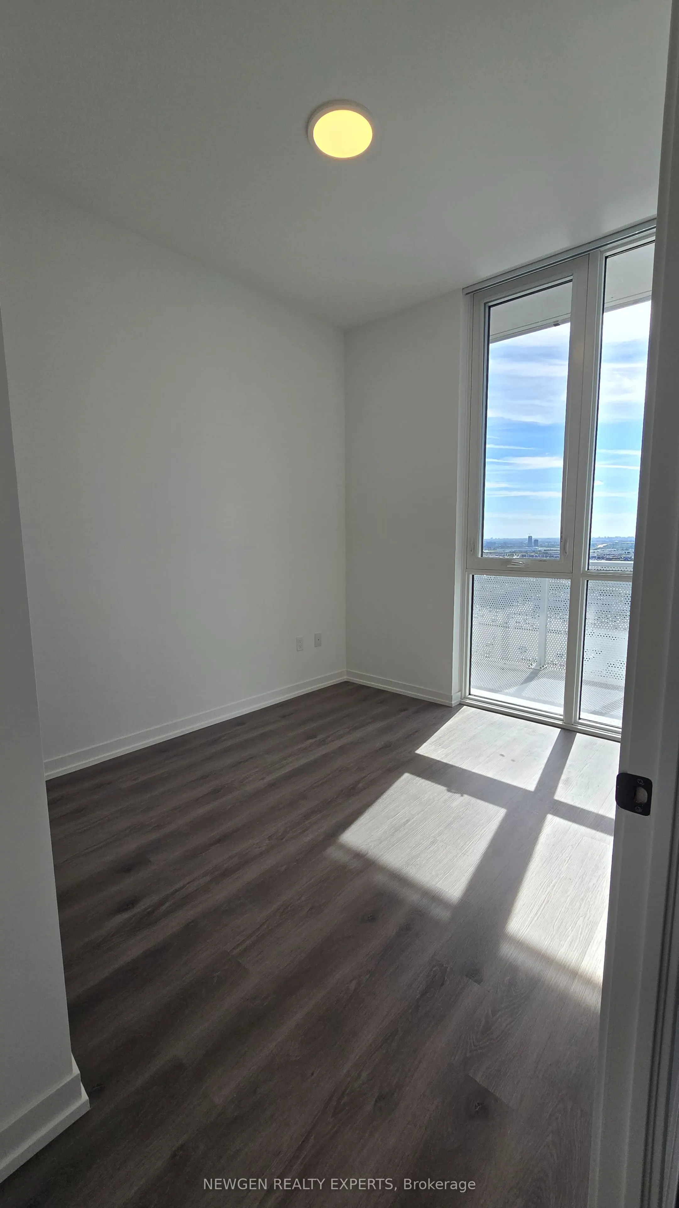 28 Interchange Way, #15