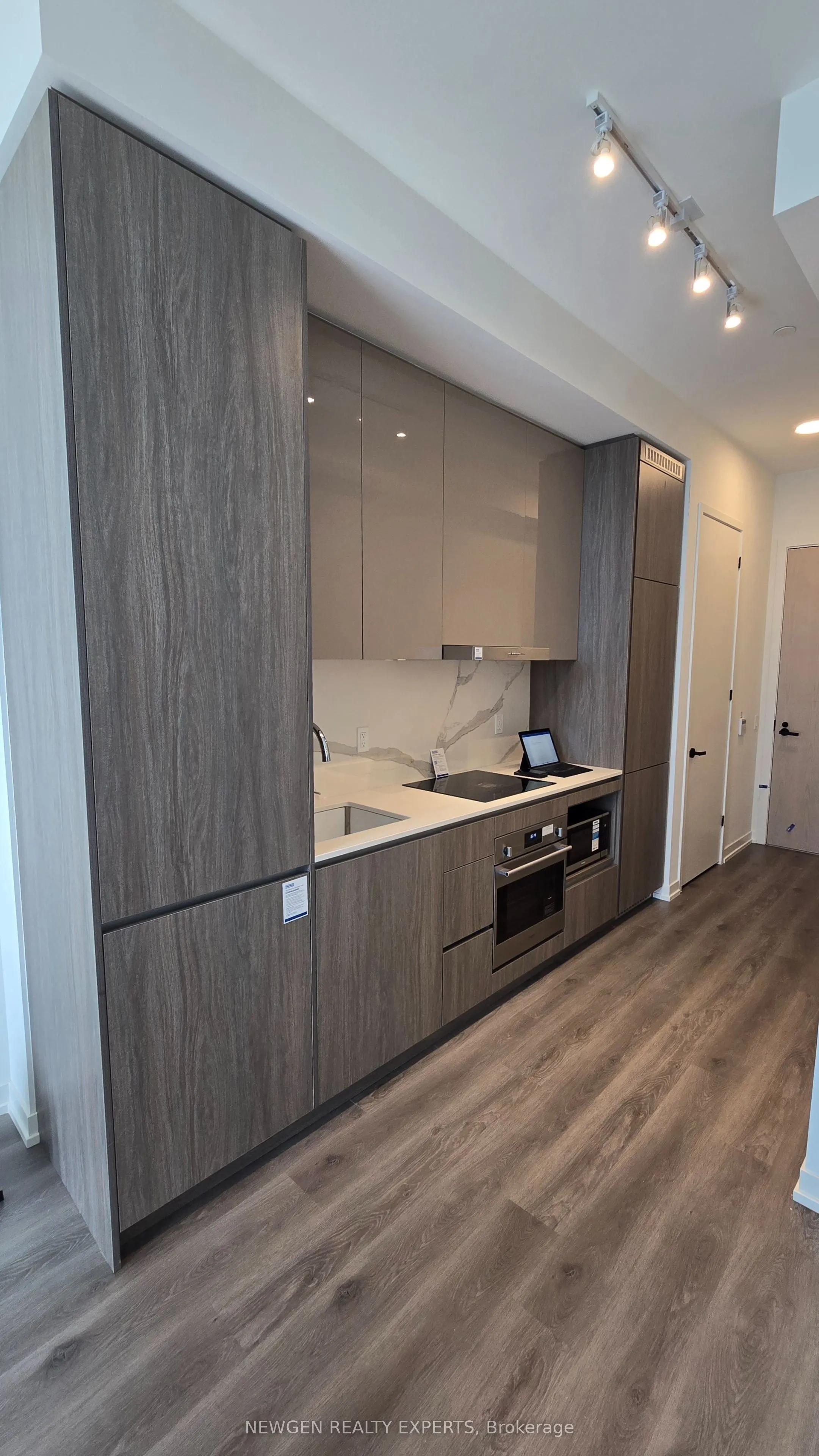 28 Interchange Way, #15