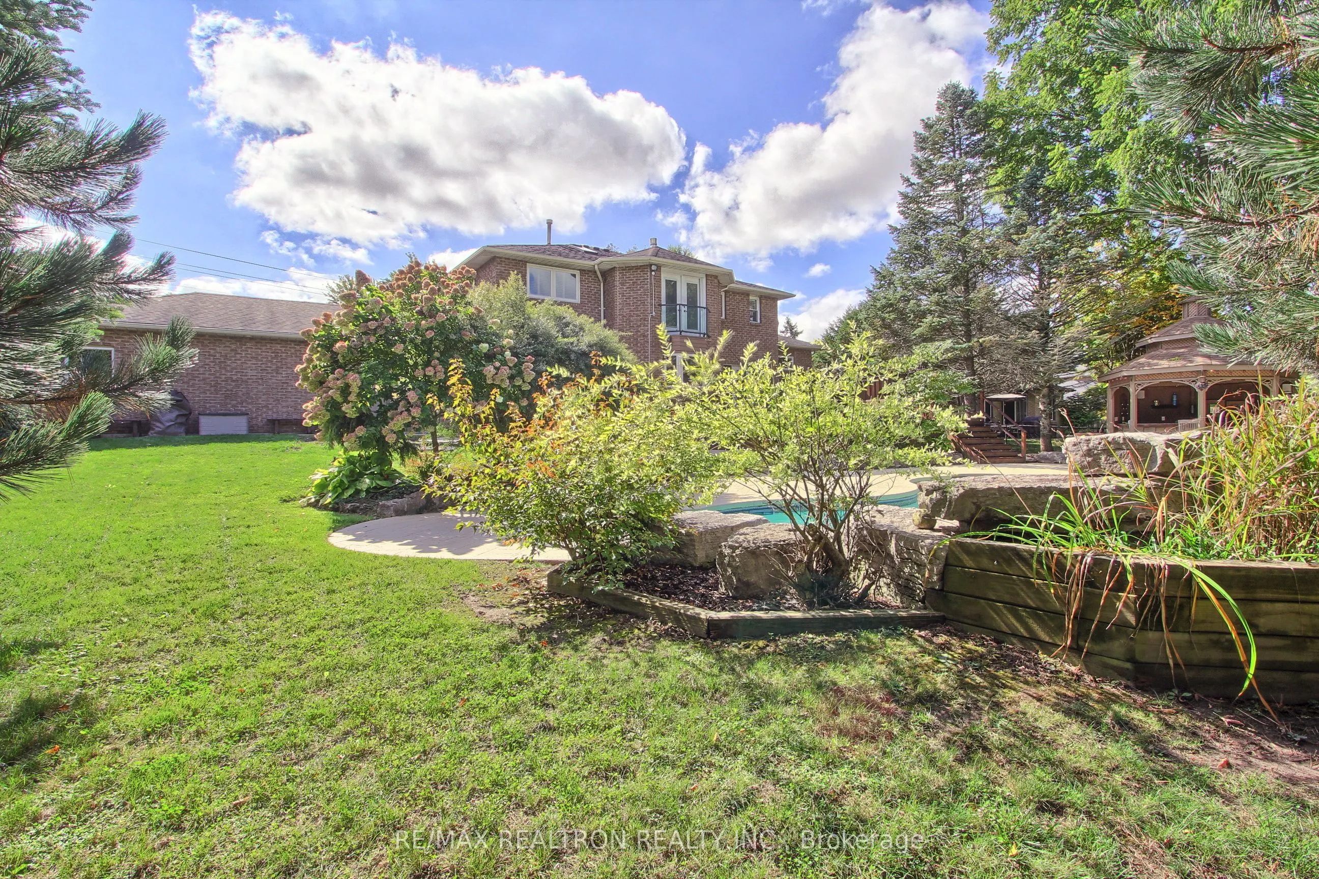1824 Mount Albert Road