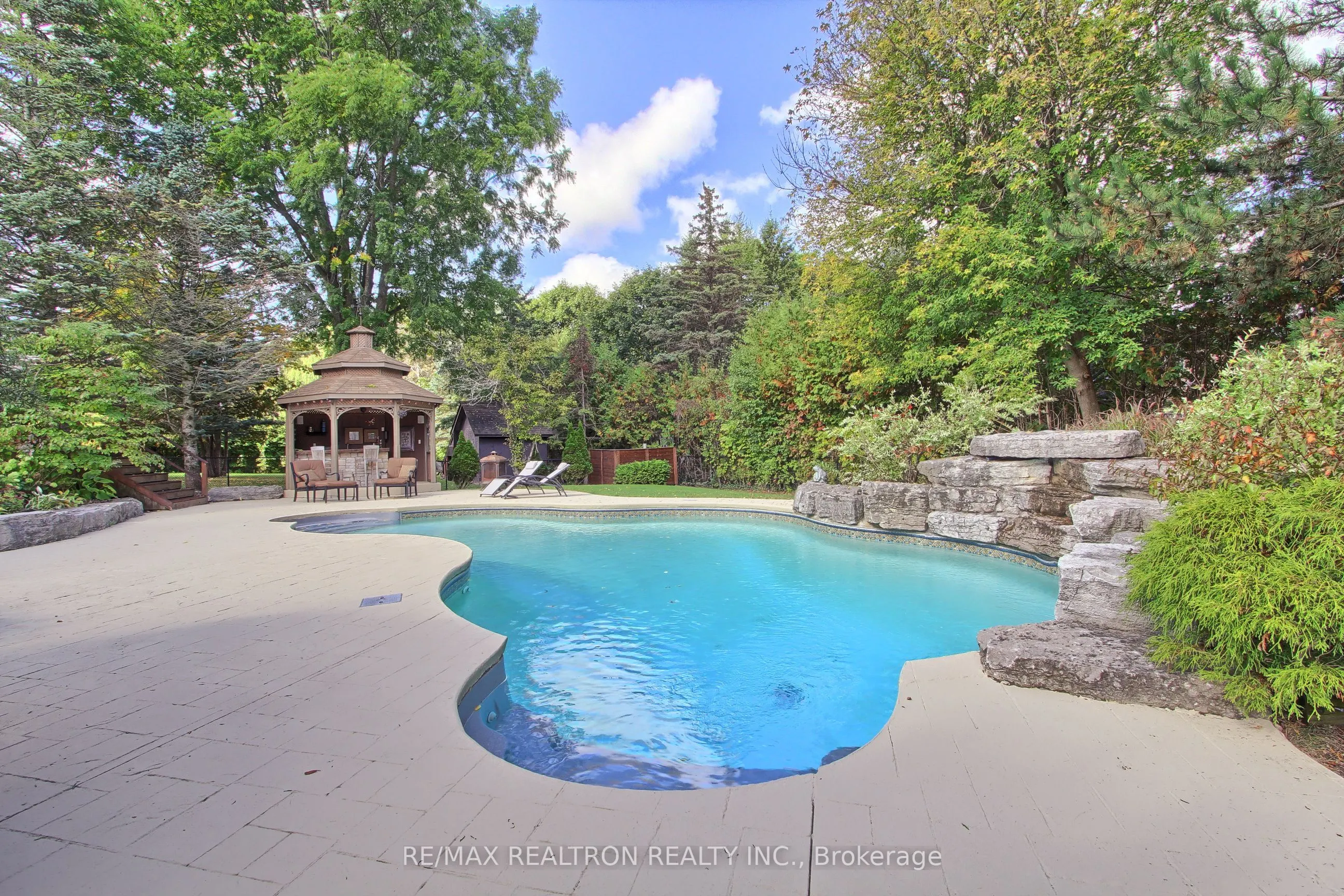 1824 Mount Albert Road