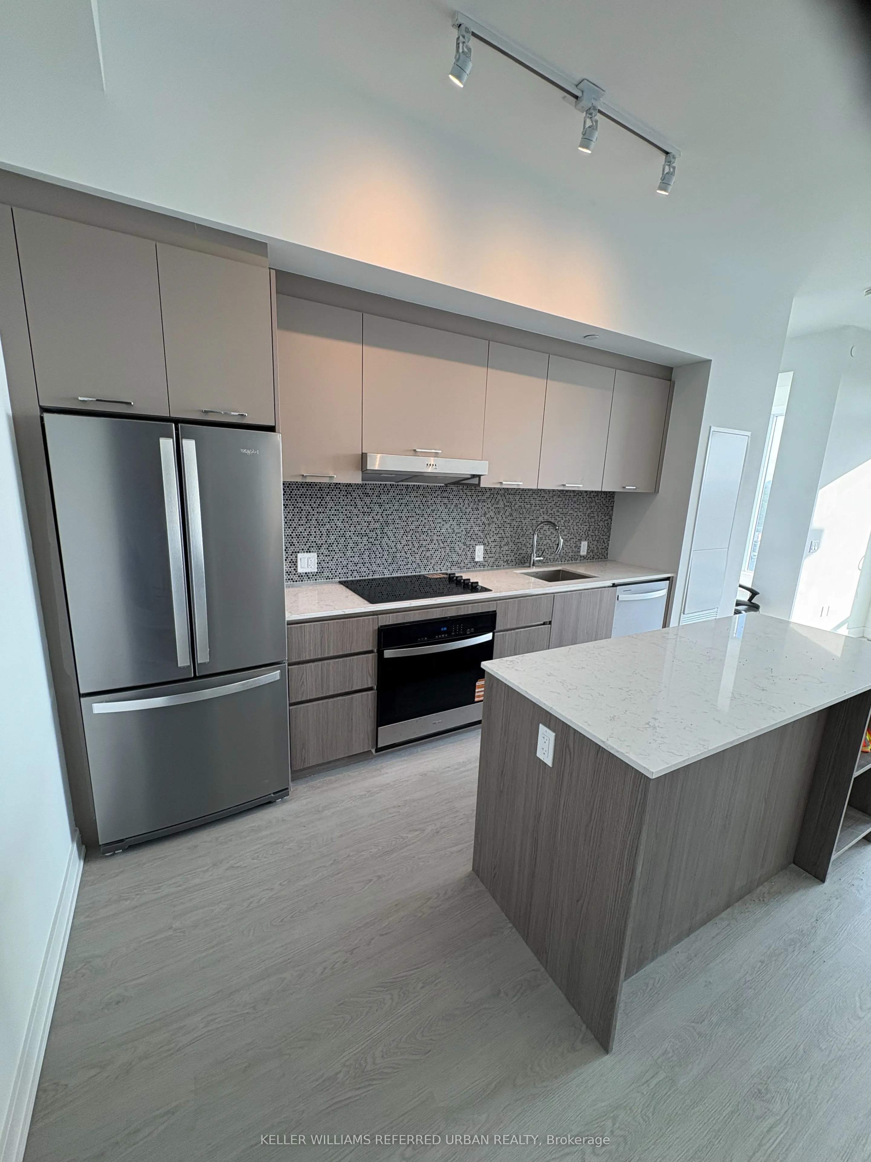 8188 Yonge Street S, #513