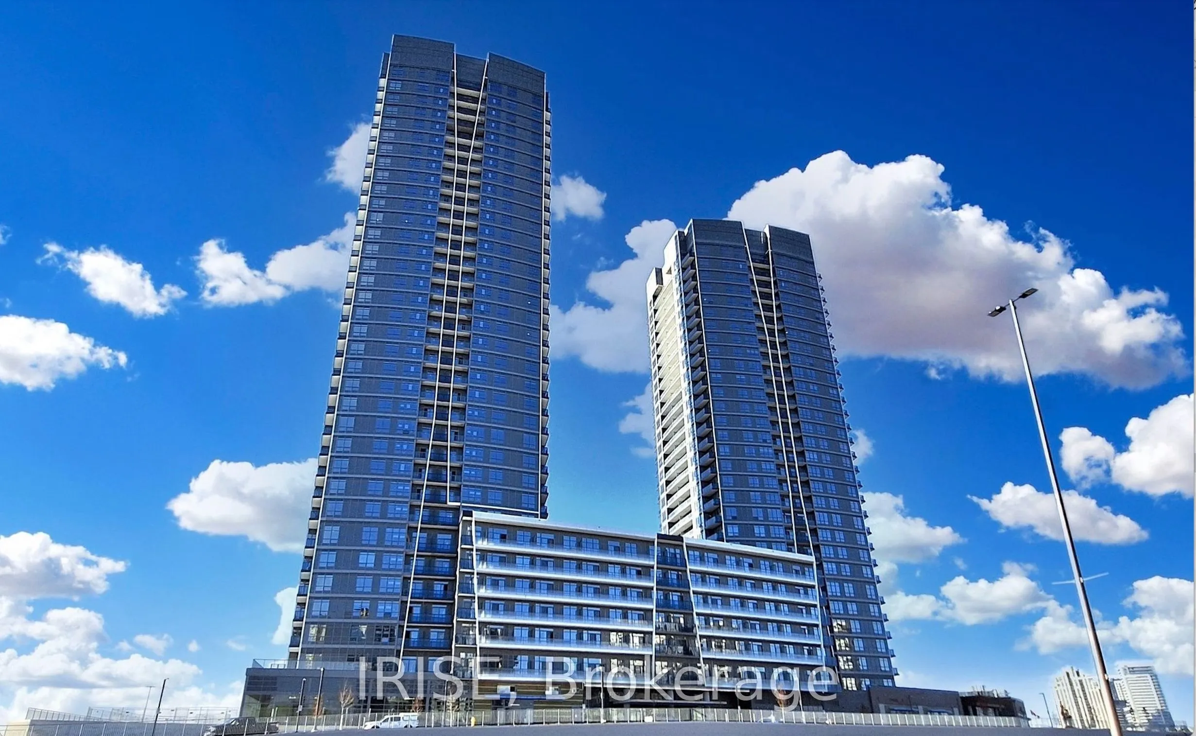 30 Upper Mall Way, #517