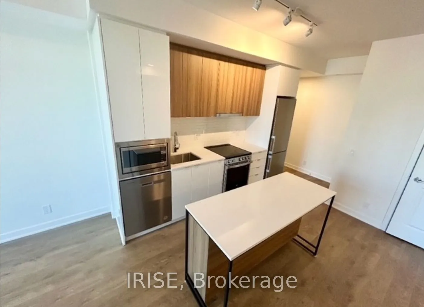 30 Upper Mall Way, #517