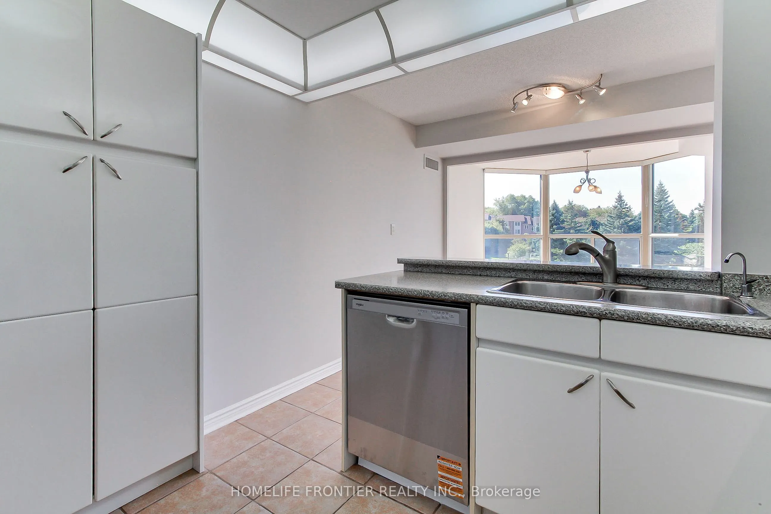 7300 Yonge Street, #411