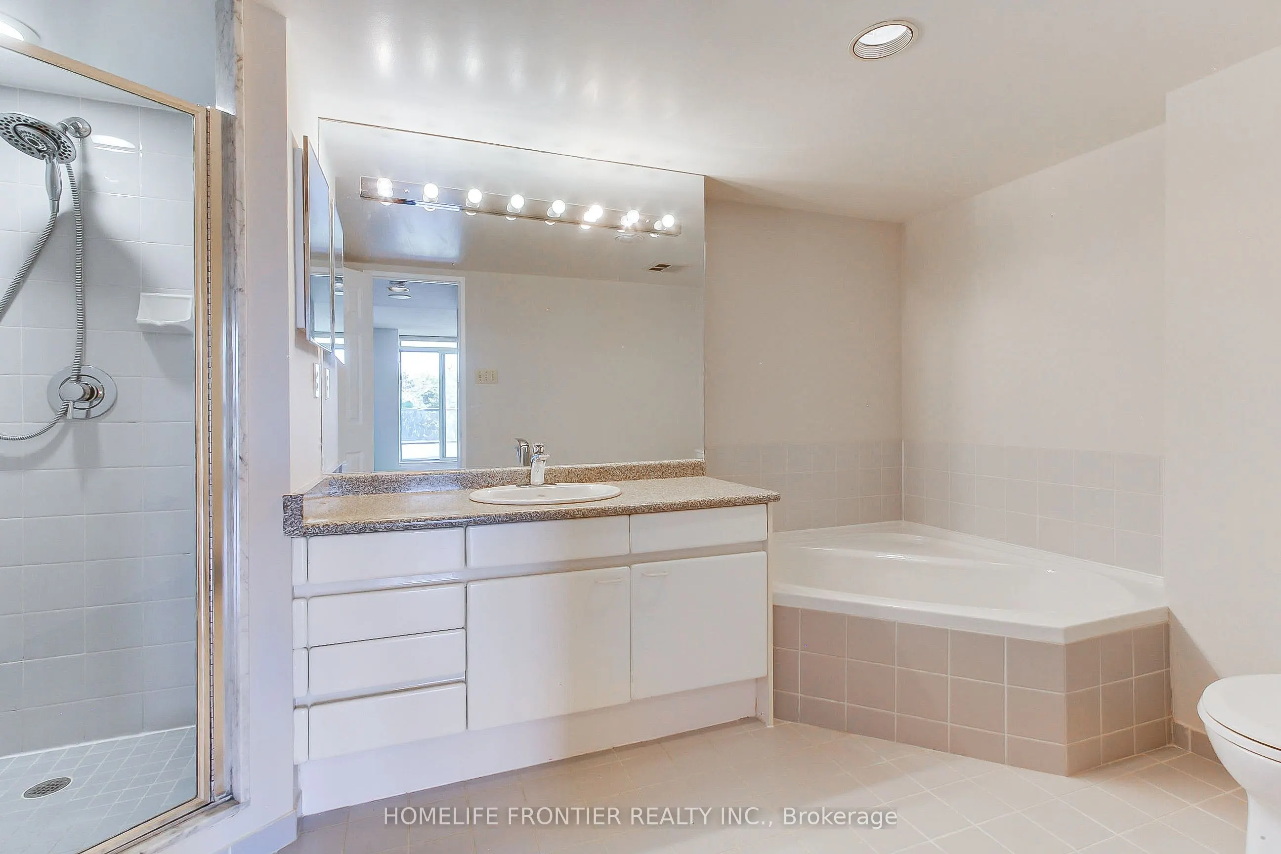 7300 Yonge Street, #411