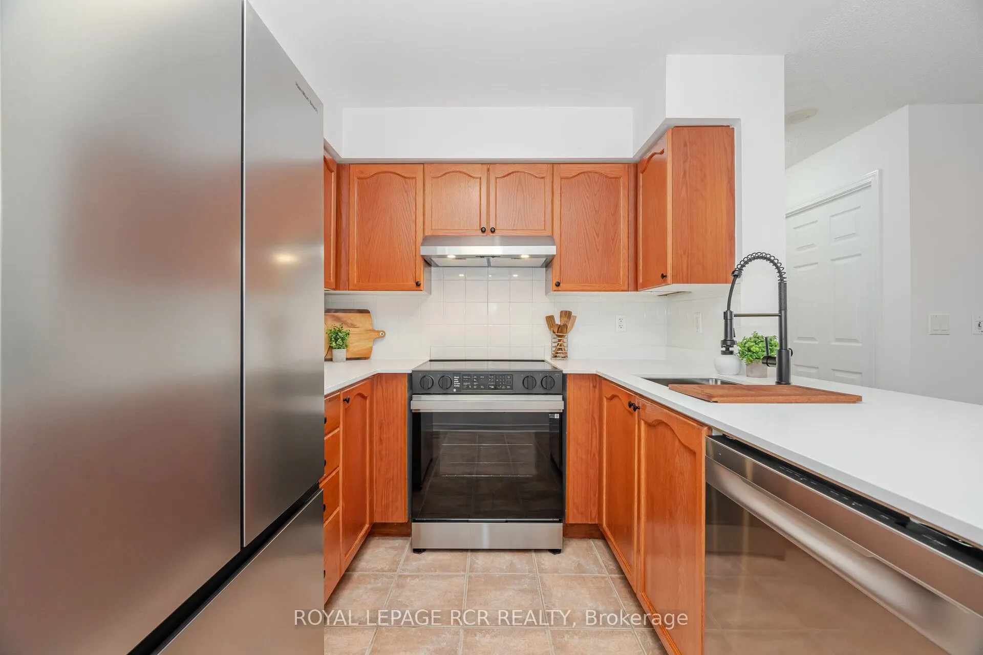 11 Oneida Crescent, #301
