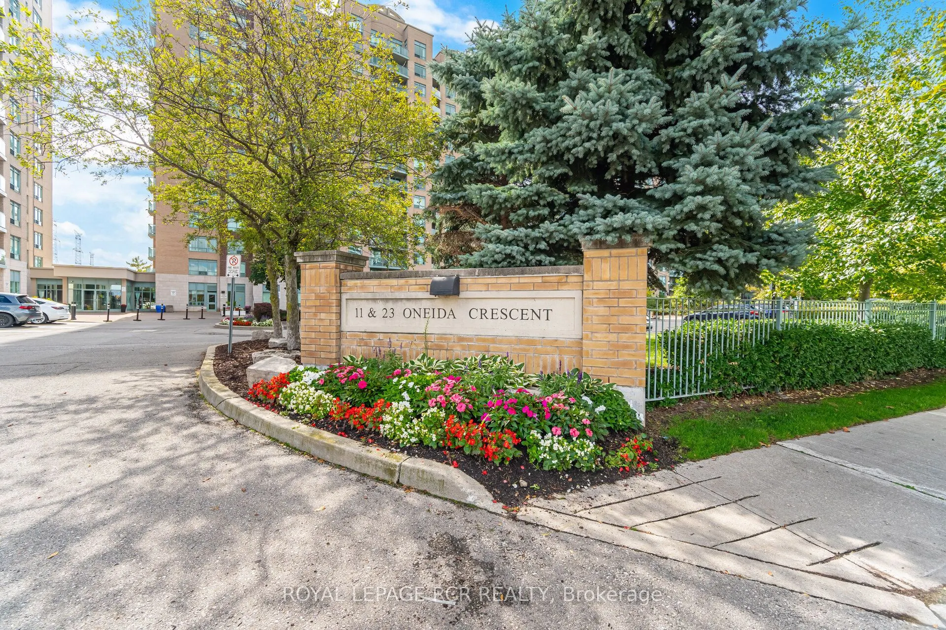 11 Oneida Crescent, #301