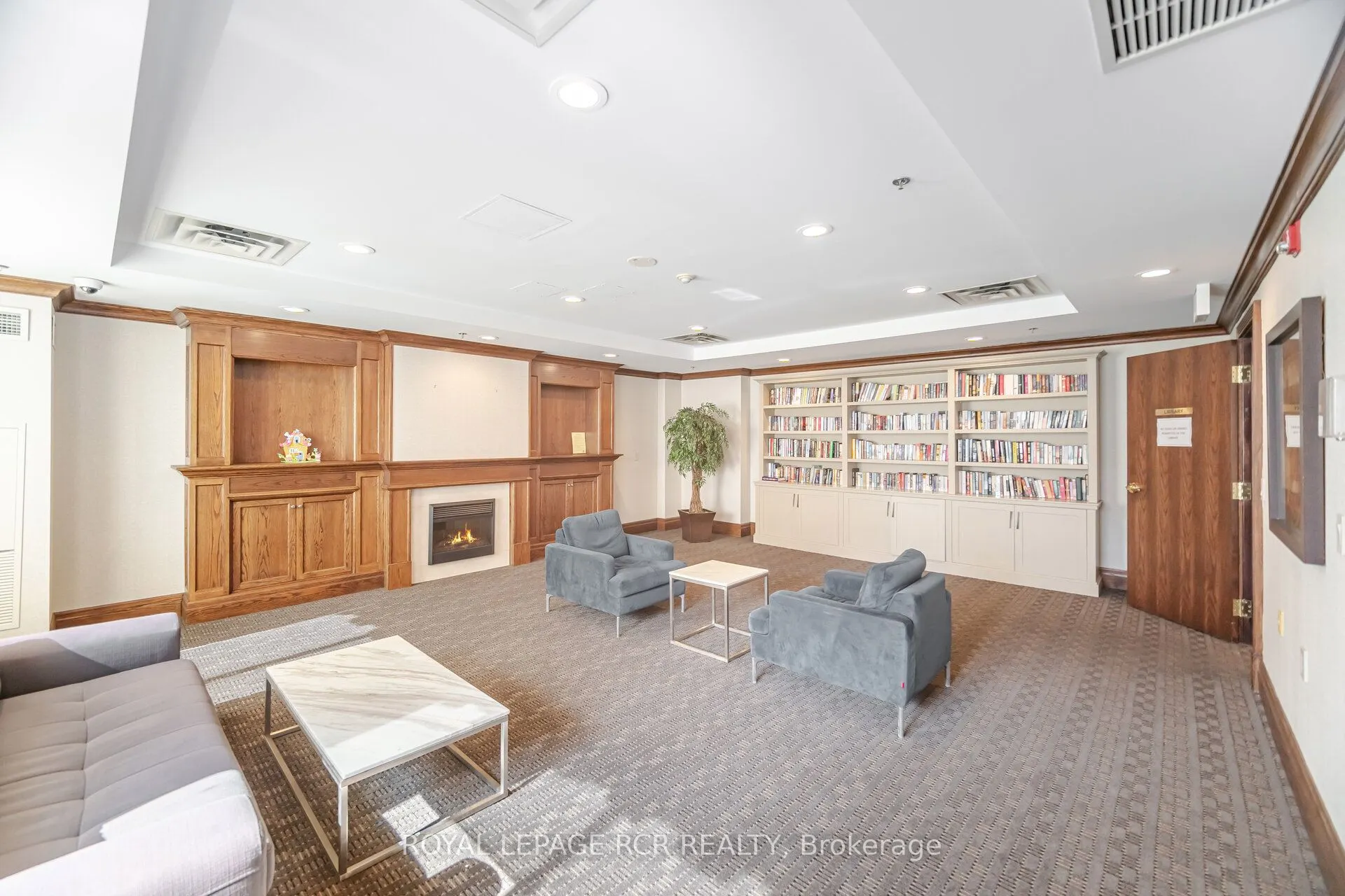 11 Oneida Crescent, #301