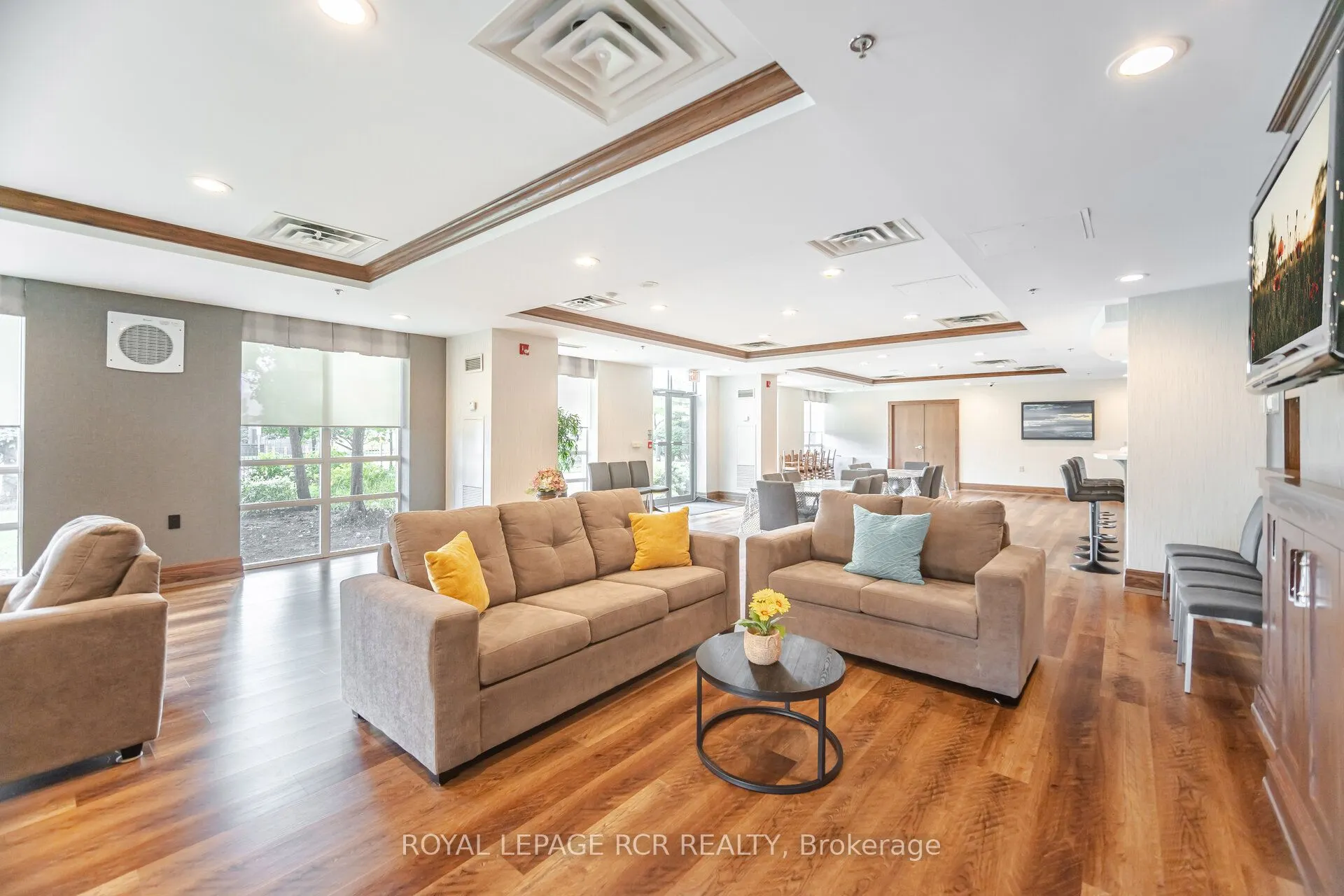 11 Oneida Crescent, #301