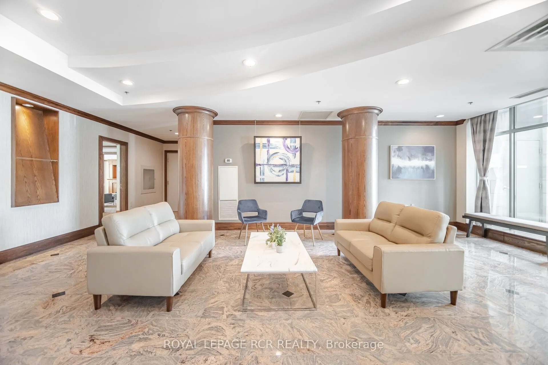 11 Oneida Crescent, #301