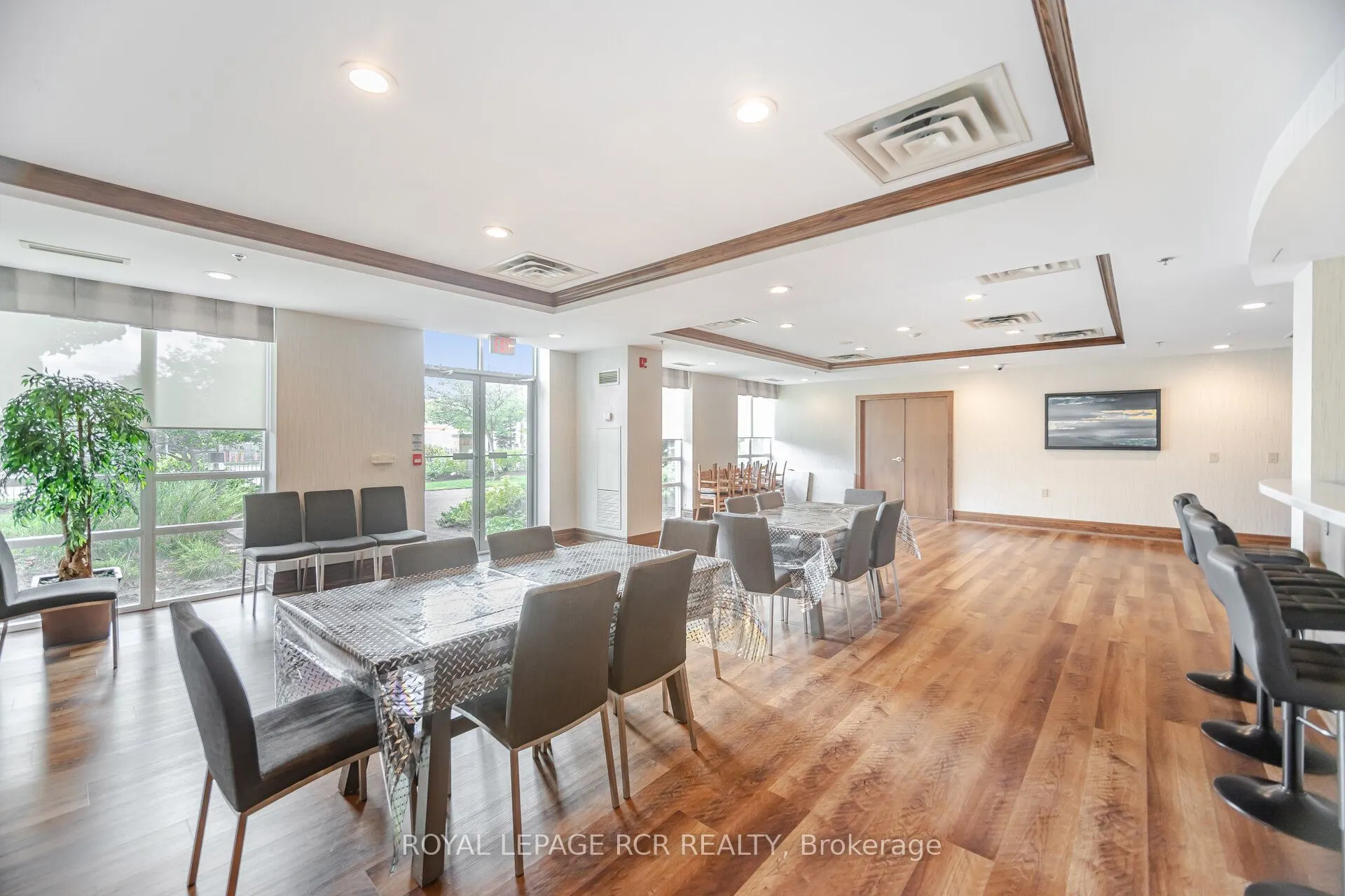 11 Oneida Crescent, #301