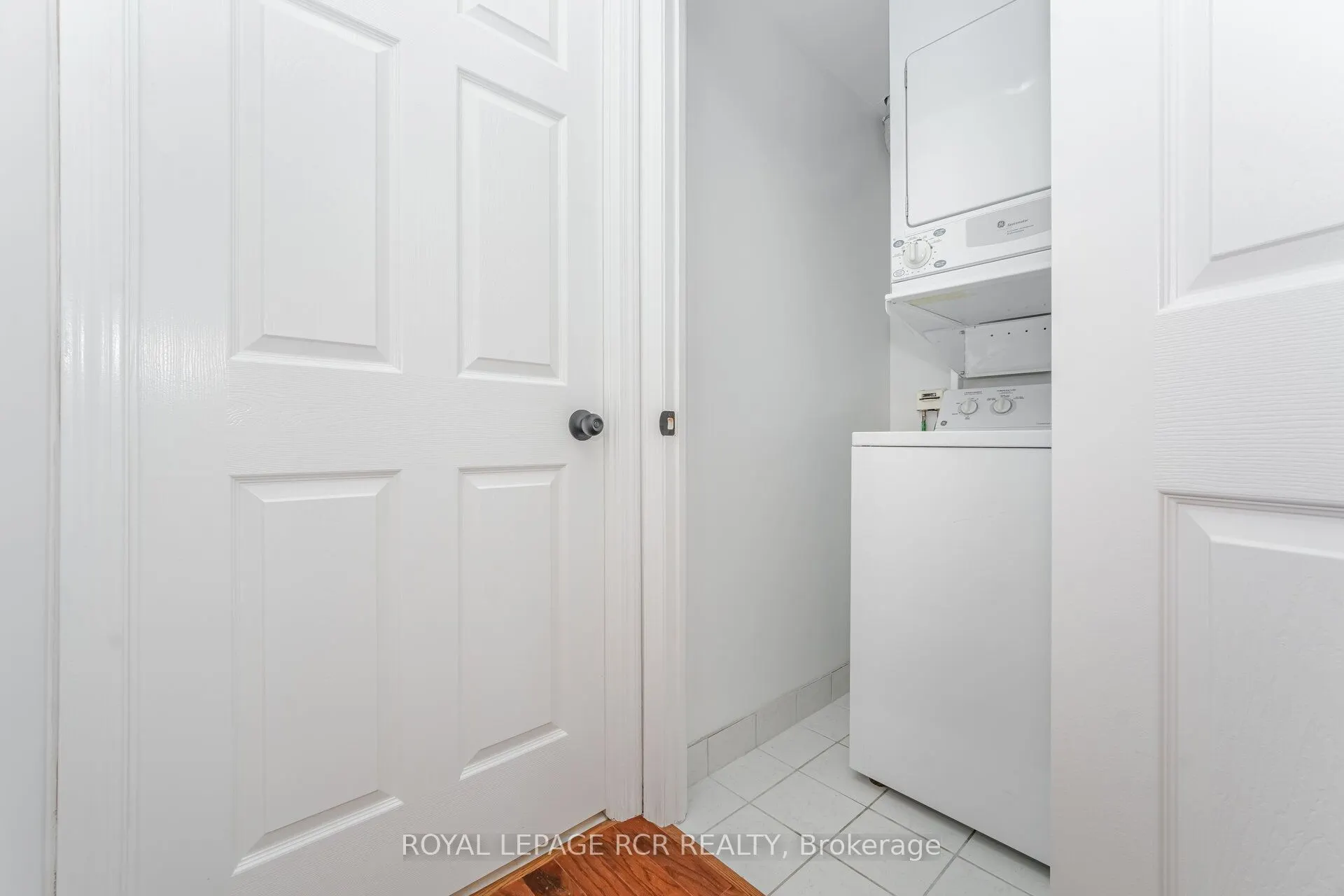 11 Oneida Crescent, #301